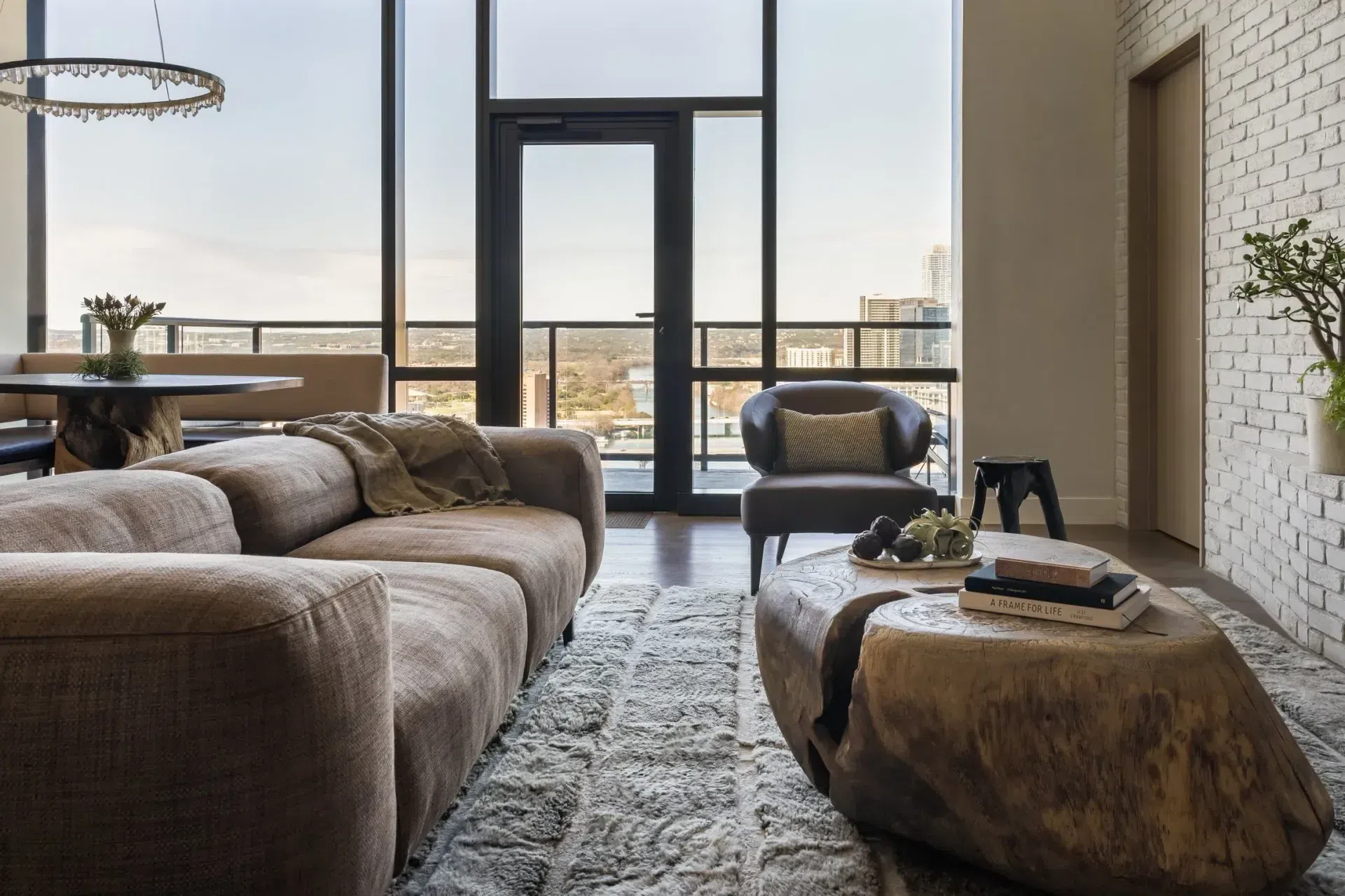 01LivingRoomhorizontal-v3.webp