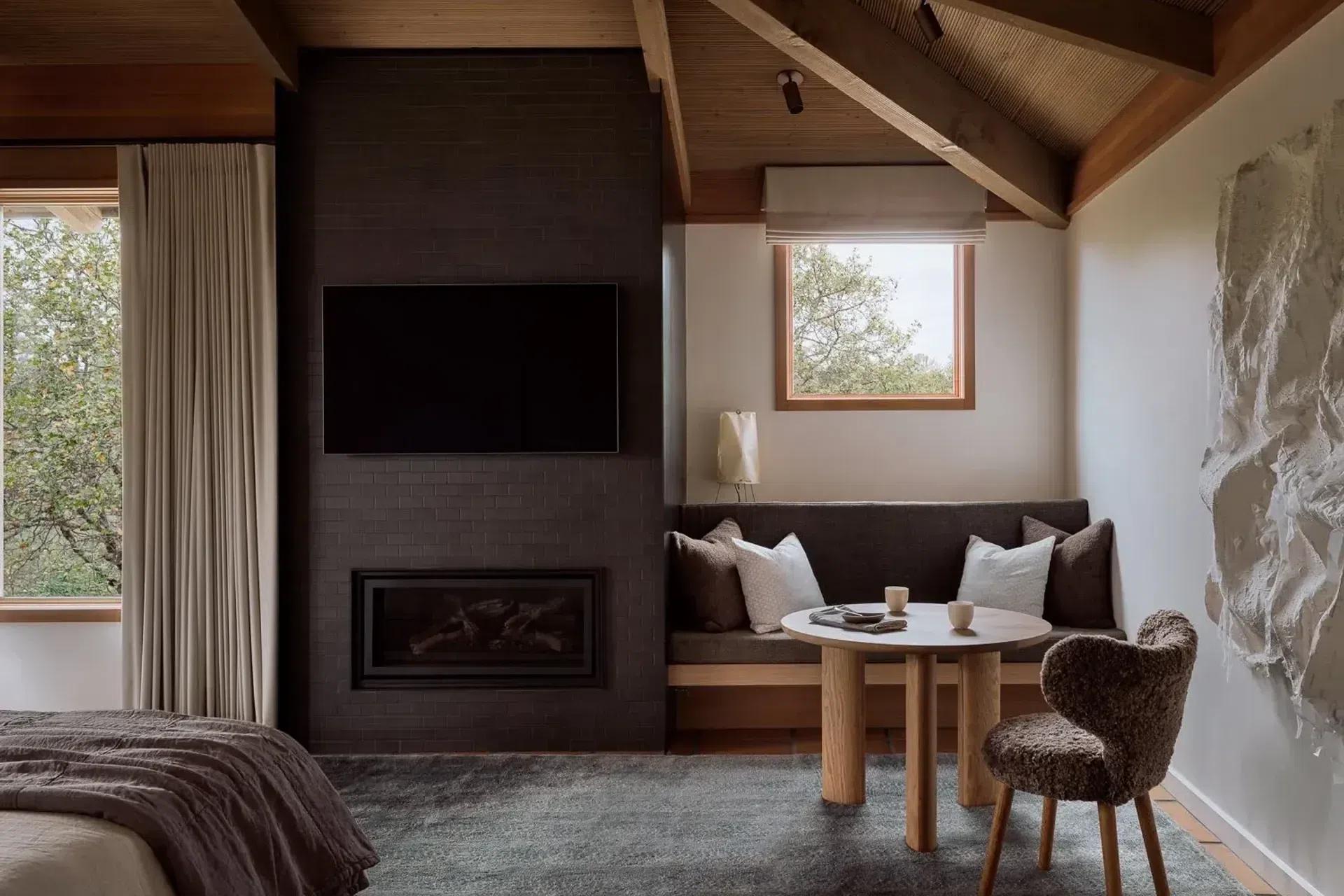 03bedroomfireplace.webp