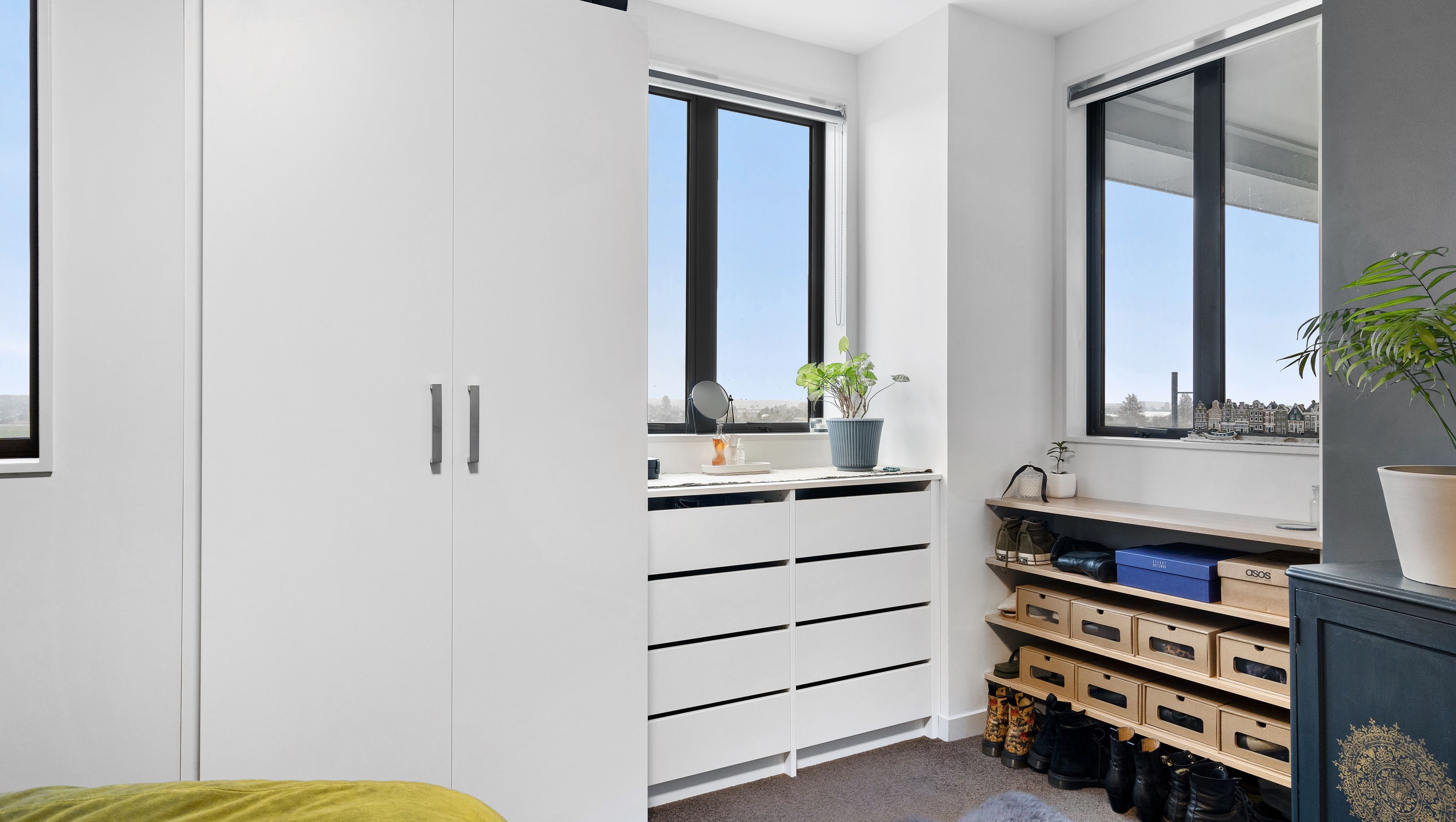 Small Space Wardrobe