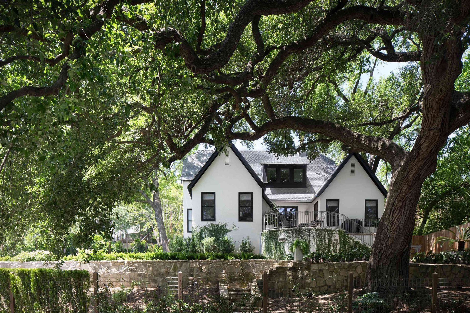 HeritageOakCottageCuppettKilpatrickArchitectureandInteriorDesignaustin-tx-classic-stucco-exterior-renovation.jpg