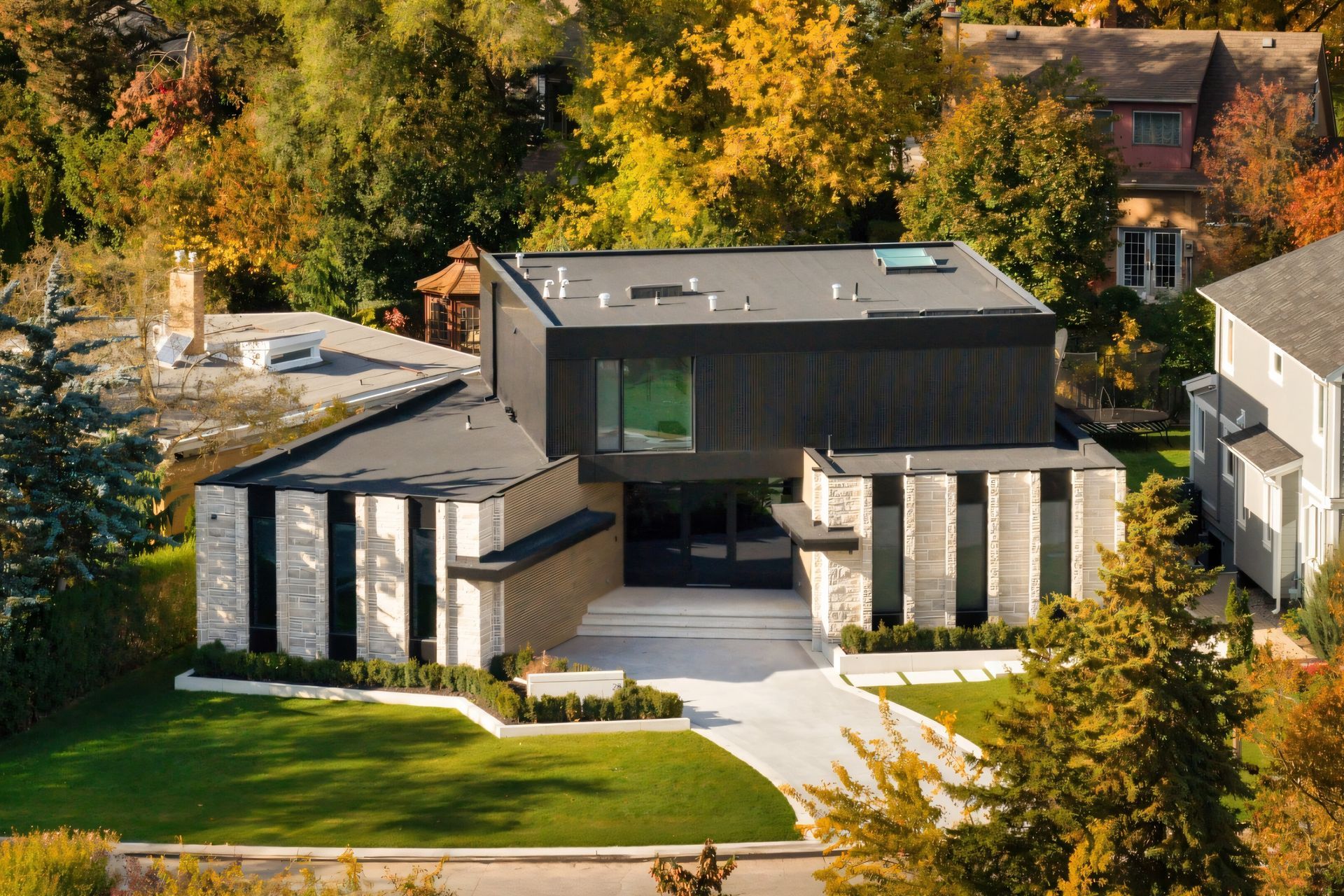 smpl-Design-Studio-broadleaf-modern-6-upscaled-by-StabilityAI.jpg