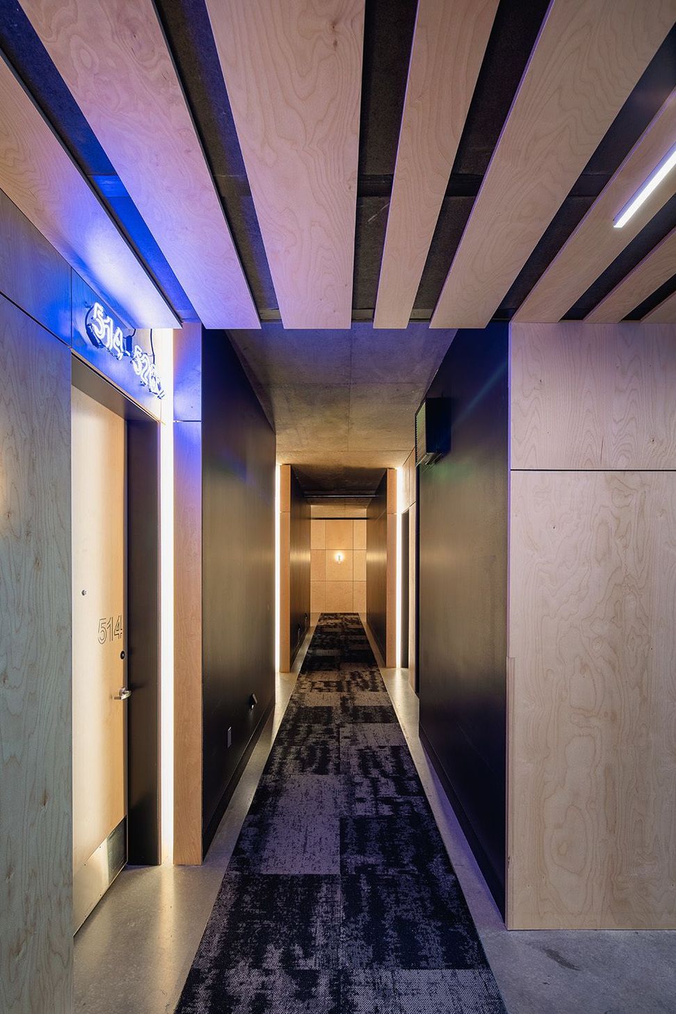 43sourcehotelprint-SOURCE-HOTEL-VertSMsRGB.jpg
