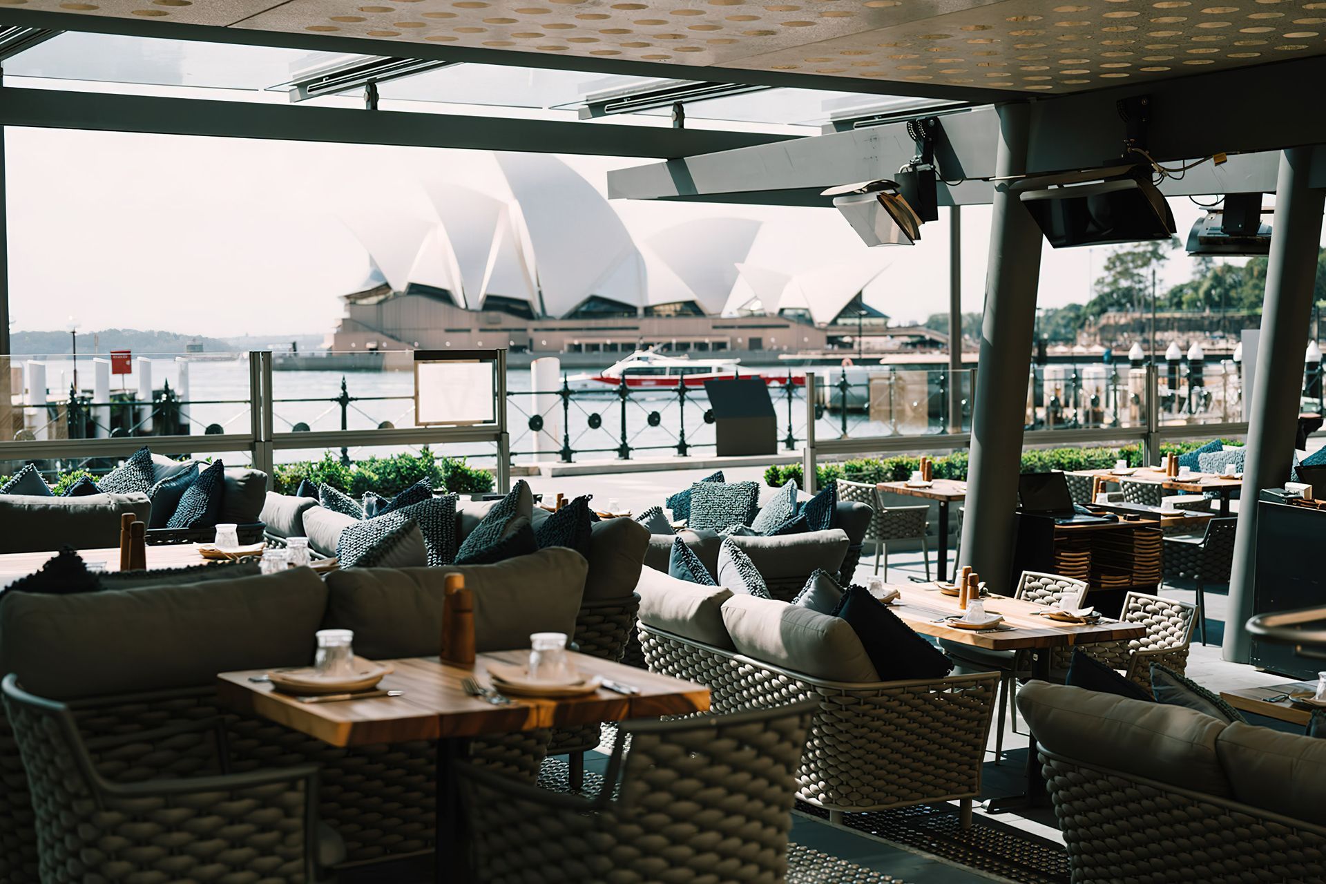 6HEAD-Premium-Steak-Restaurant04-gigapixel-standard-scale-200x.jpg