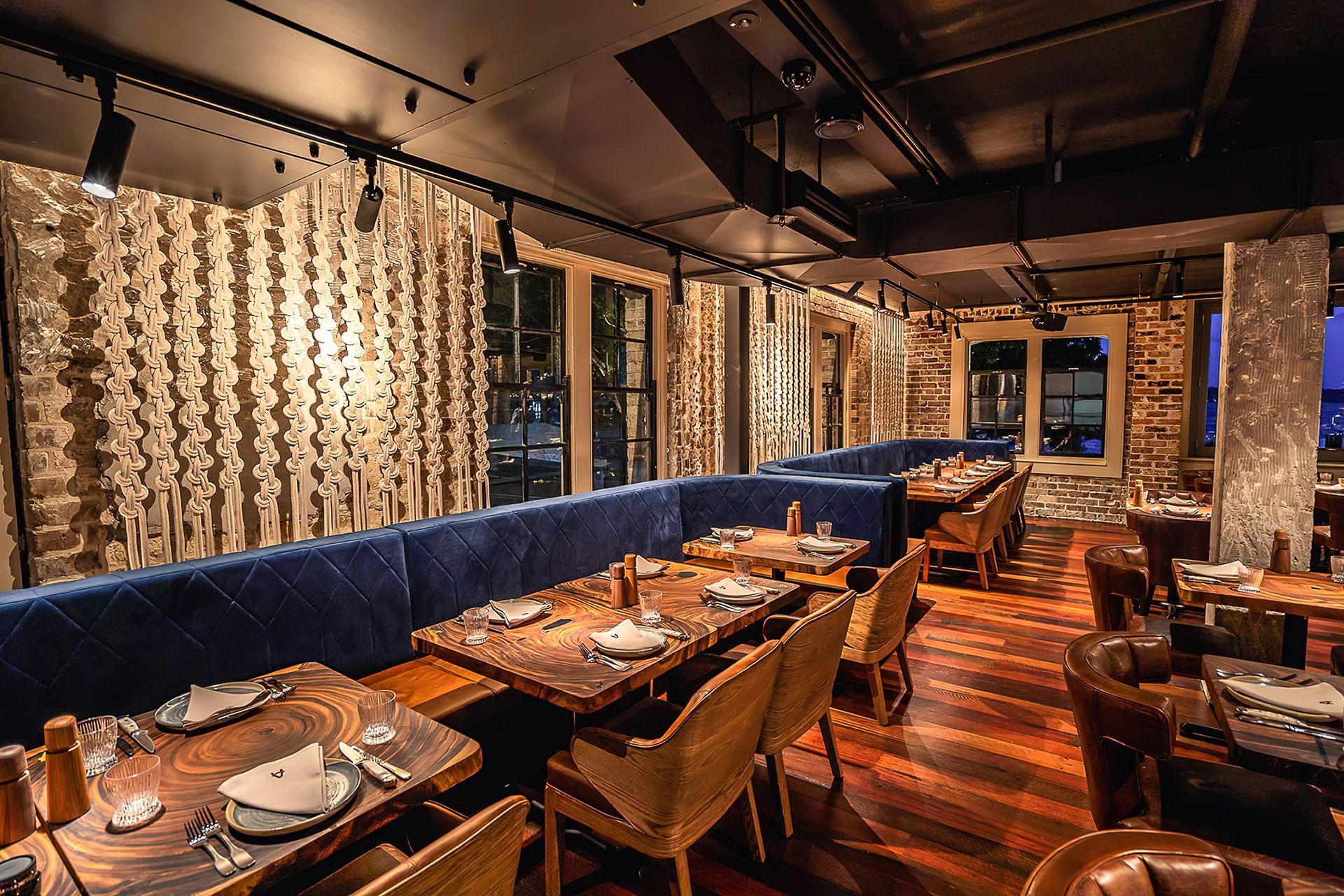 6HEAD-Premium-Steak-Restaurant06-gigapixel-standard-scale-200x.jpg