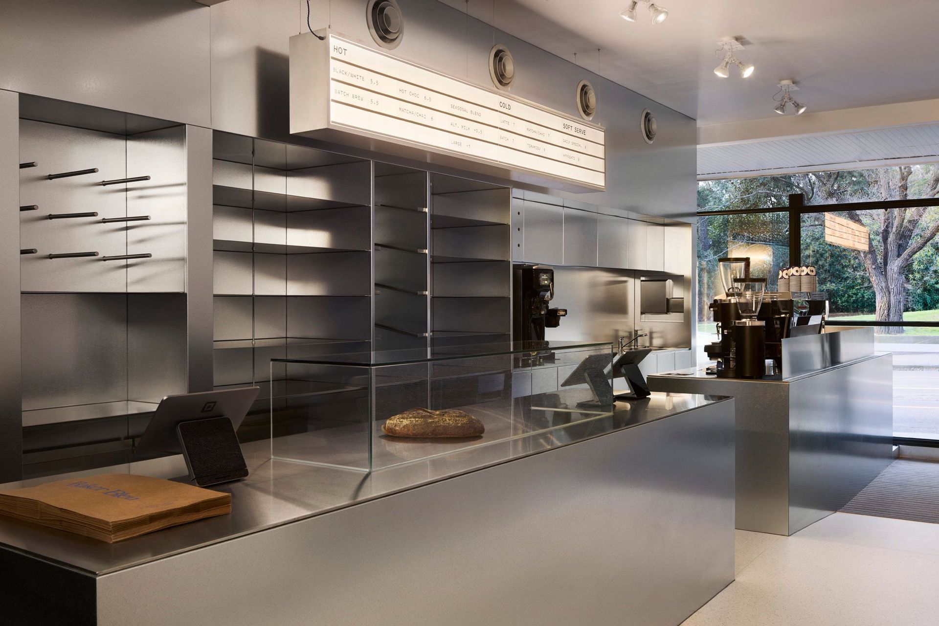 ALUSION-Baker-Bleu-Outlook.jpg