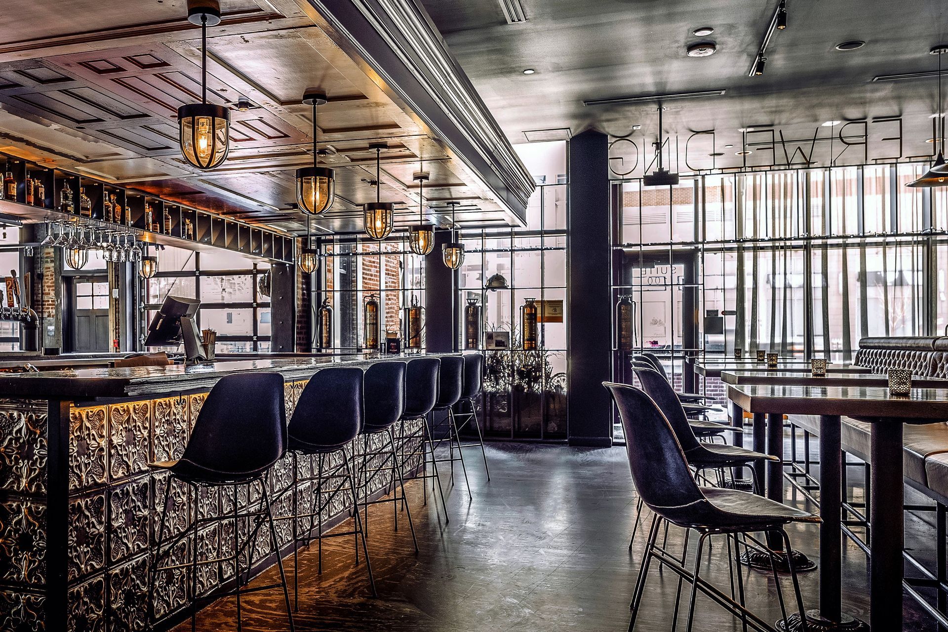 imgi362-WoodieFisherBar1.jpg