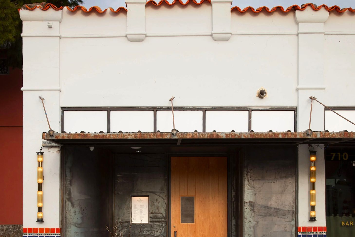 imgi48TheMaverick01-Front-Entry.jpg