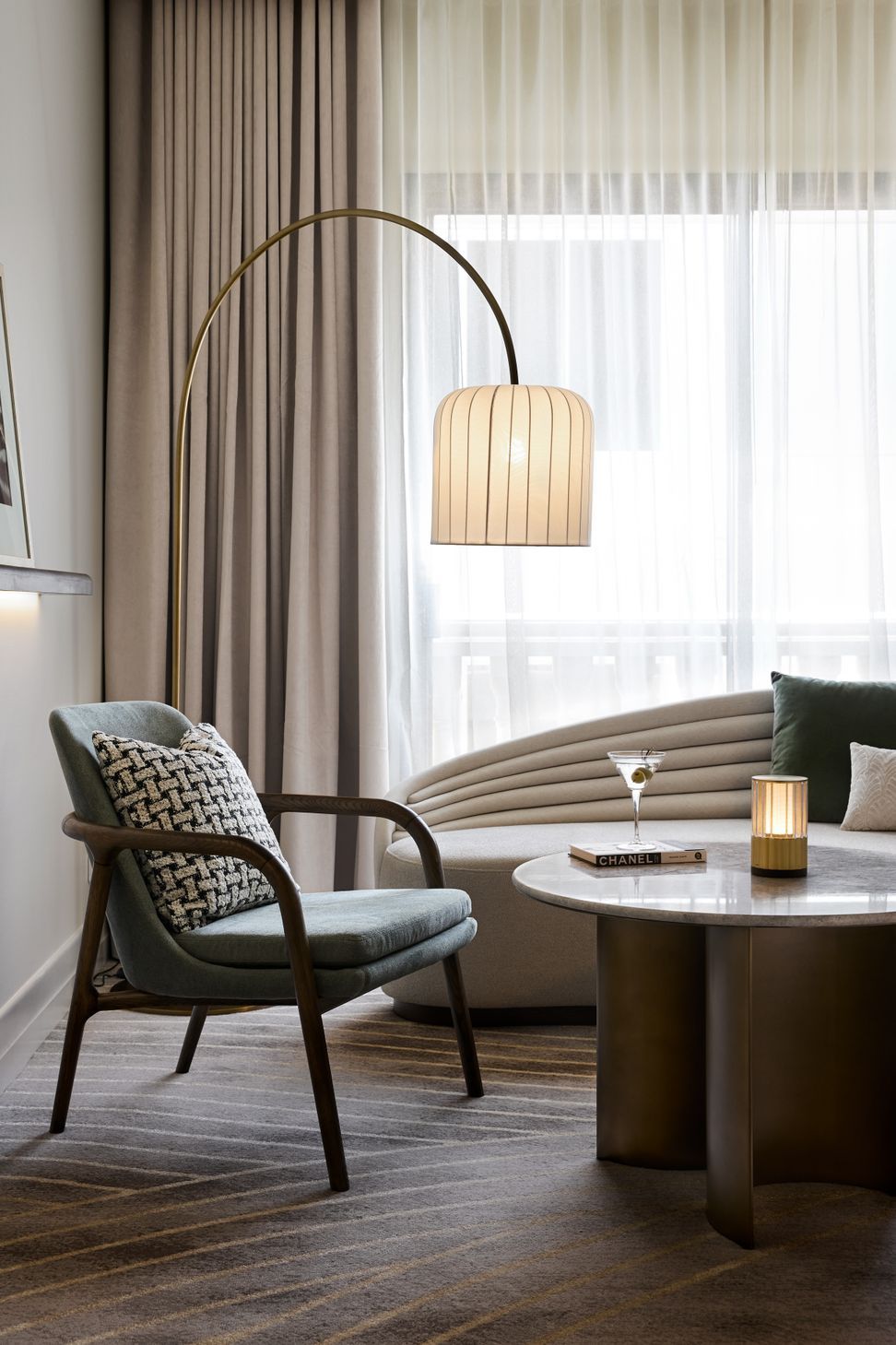 02ROOM612-361bCRNDETAILHR.jpg