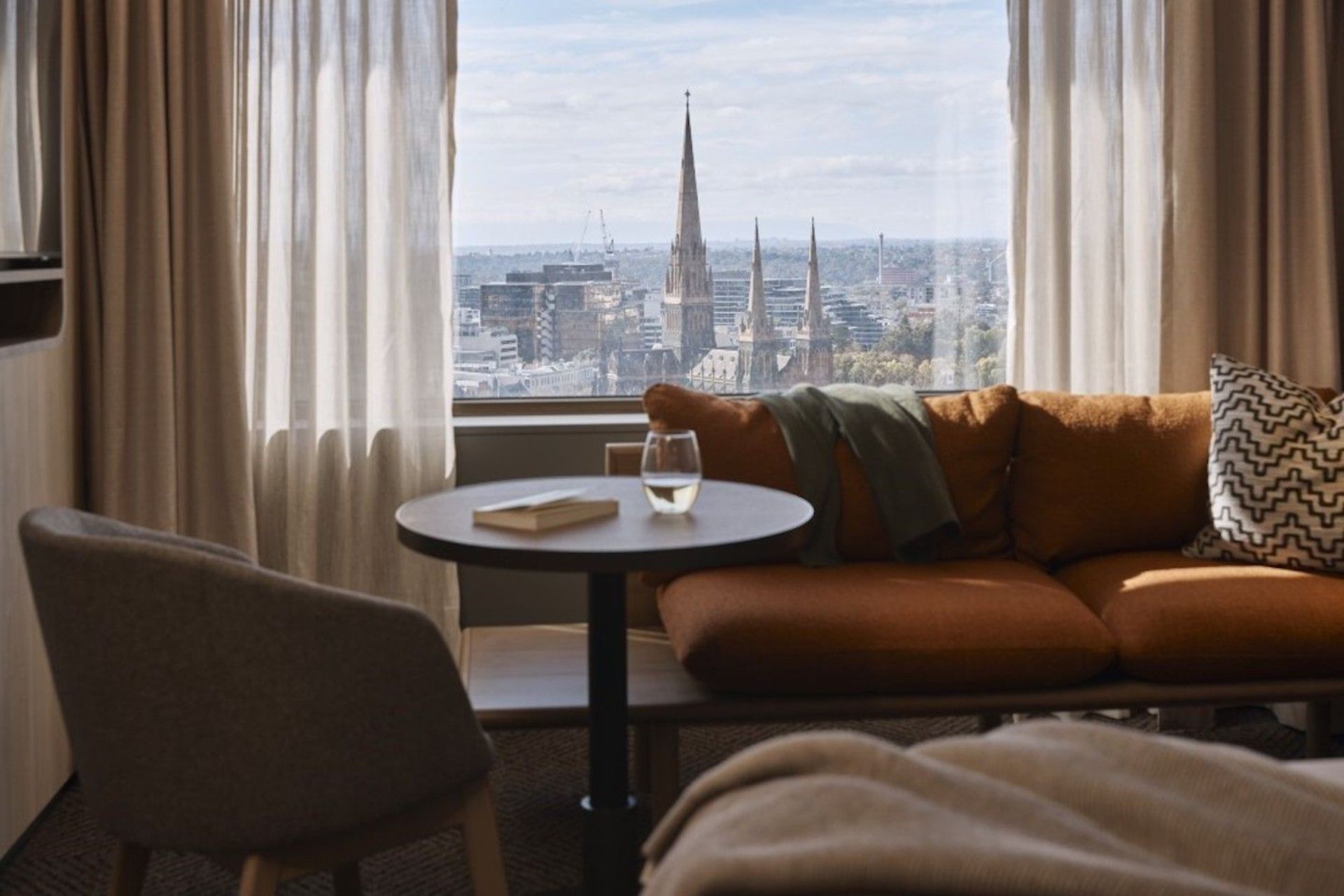 RydgesMelbourneDeluxe-Corner-King-RoomHR-1.jpg