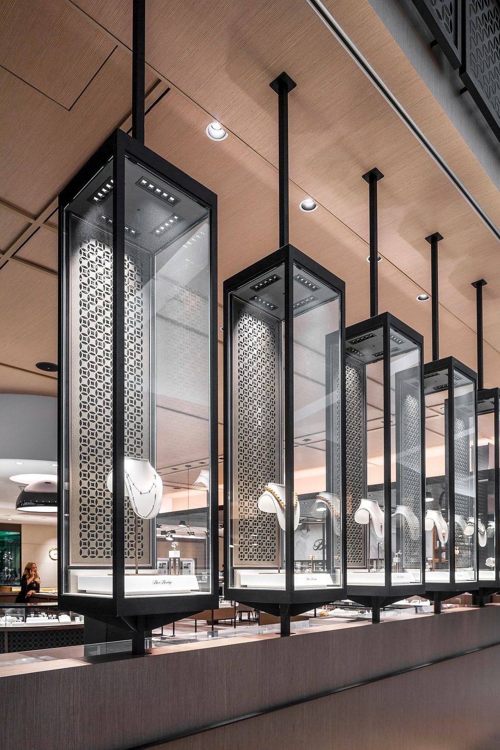 SkBArchitects-BenBridgeJewelers-WestfieldSouthcenter-09-ap-compressed-v2.jpg