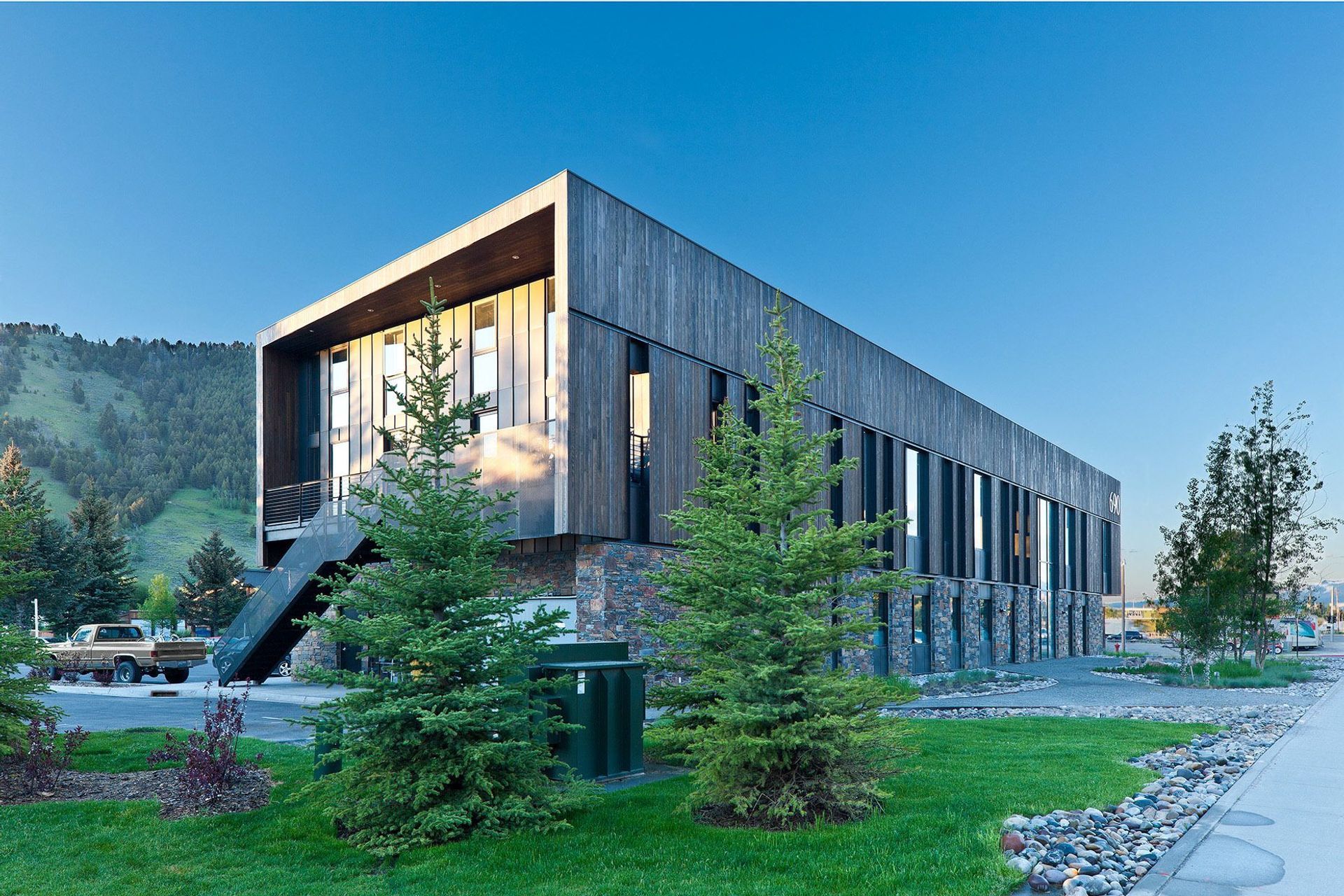 690-OFFICE-BLDG-MG5188-copy-690-HorizSMsRGB.jpg
