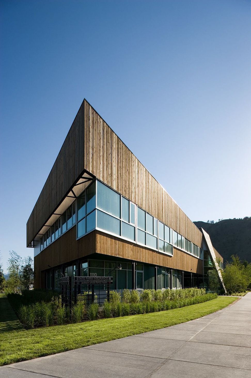 710-OFFICE-BLDG-C1W0953-copy-710-VertSMsRGB.jpg