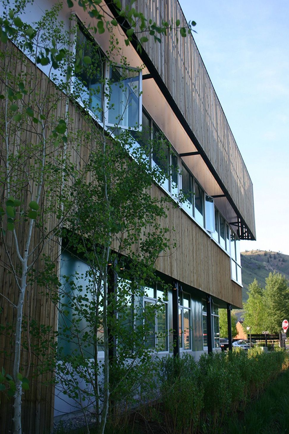 710-OFFICE-BLDG-IMG3821-710-VertSMsRGB.jpg