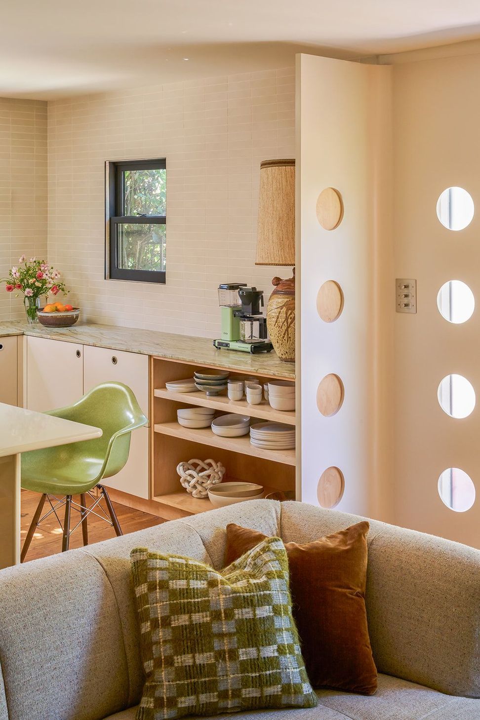 Brunswick-the-warren-interior-design-mid-century-modern-kitchen-partition-wall-eames-chair-02.jpg