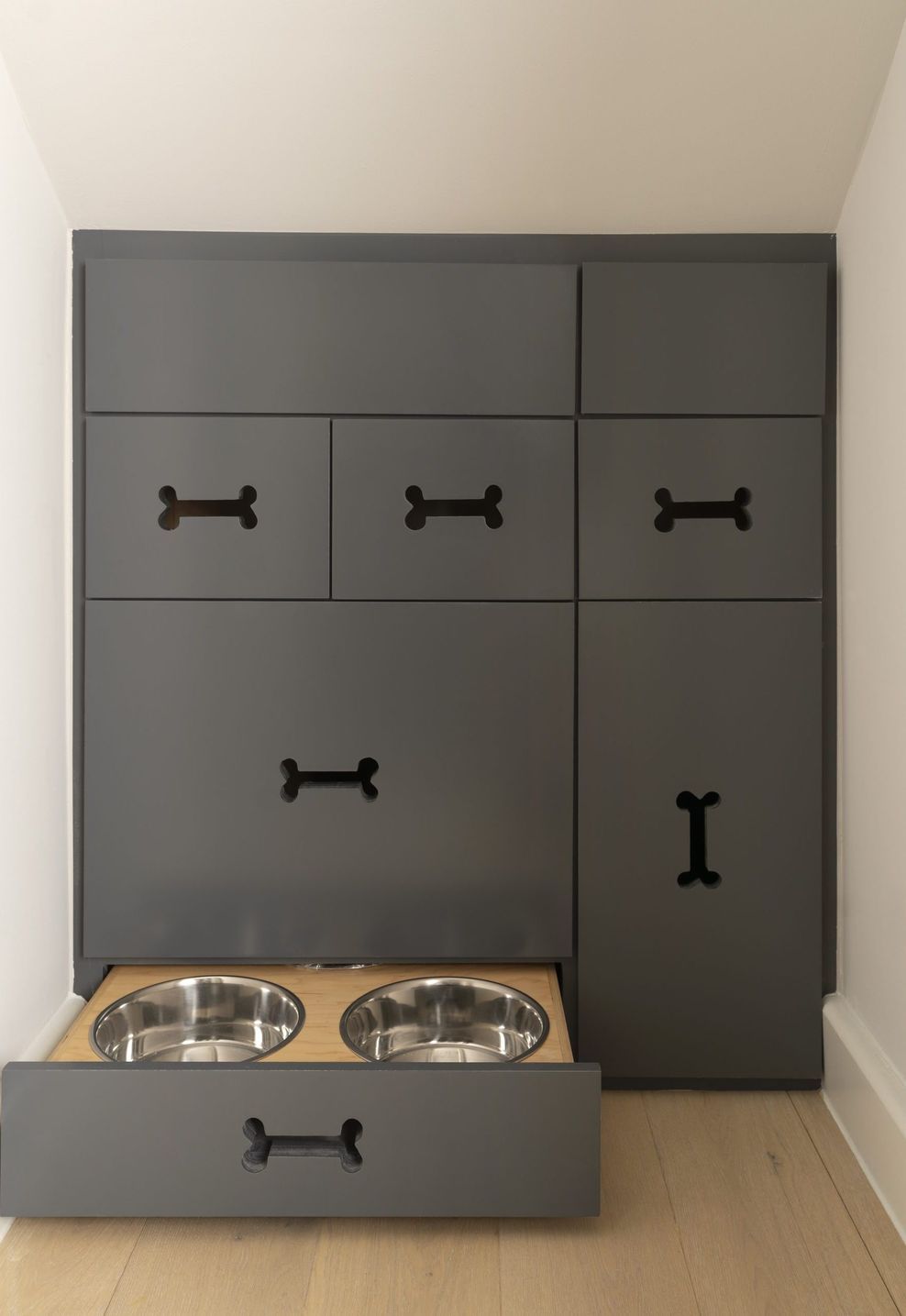 Dog-Closet-scaled-portrait-532d22aaf1b33c441549bede3adc5bc3-3mgi7s5kwoul.jpg