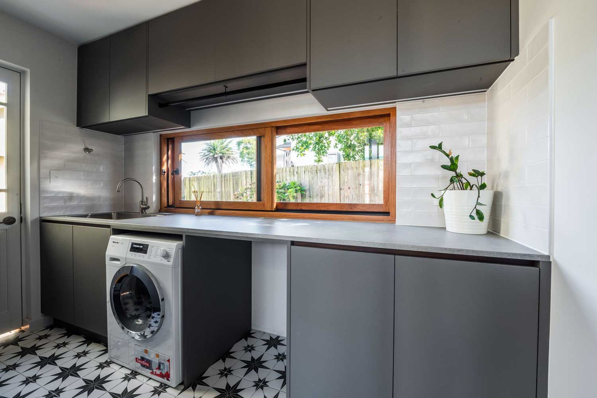Modern-luxury-kitchen-renovation-using-Nikpol-Navurban-Quartzite-liebherr-fridge-miele-ovens-sirius-rangehoods-zip-tap-abey-sinks-047.jpg