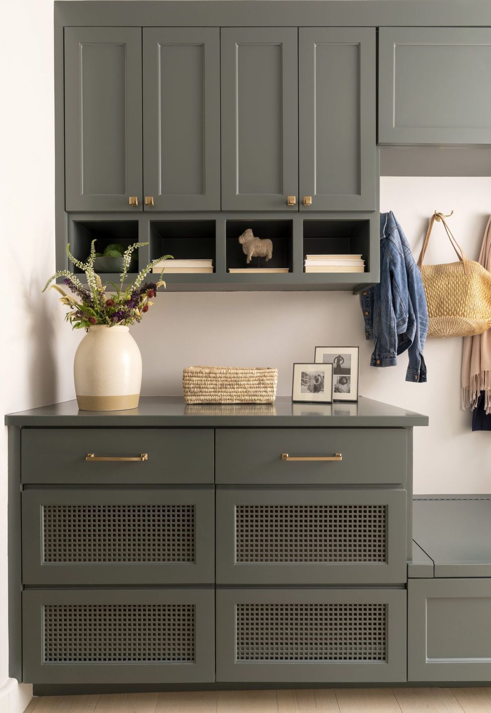 Mudroom-scaled-portrait-0e328a4aa3e8320cf775dc9538e008a8-49v27fotm805.jpg