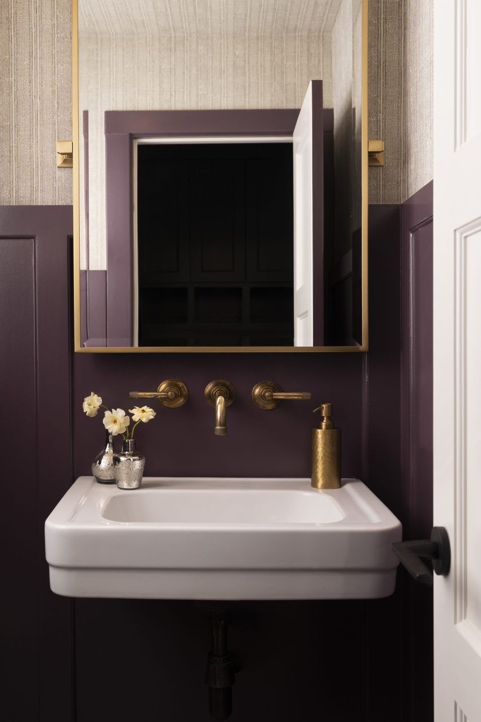 Powder-Room-scaled-portrait-dc9f1d9a1066772ca1e16aa6a780ac0a-pqwy5luagt7r.jpg