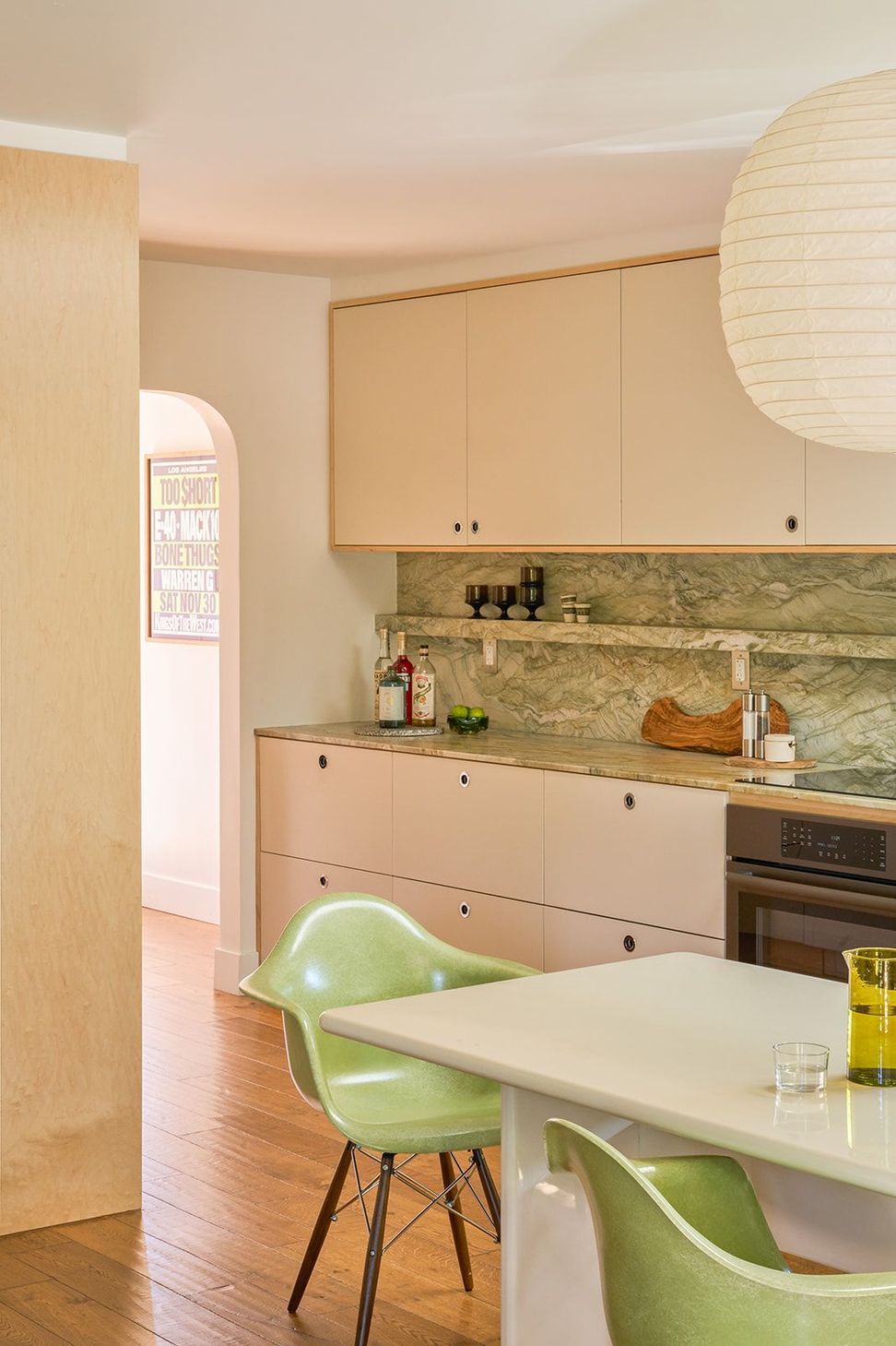 brunswick-the-warren-interior-design-mid-century-modern-kitchen-backsplash-shelf-green-marble-04-v2.jpg