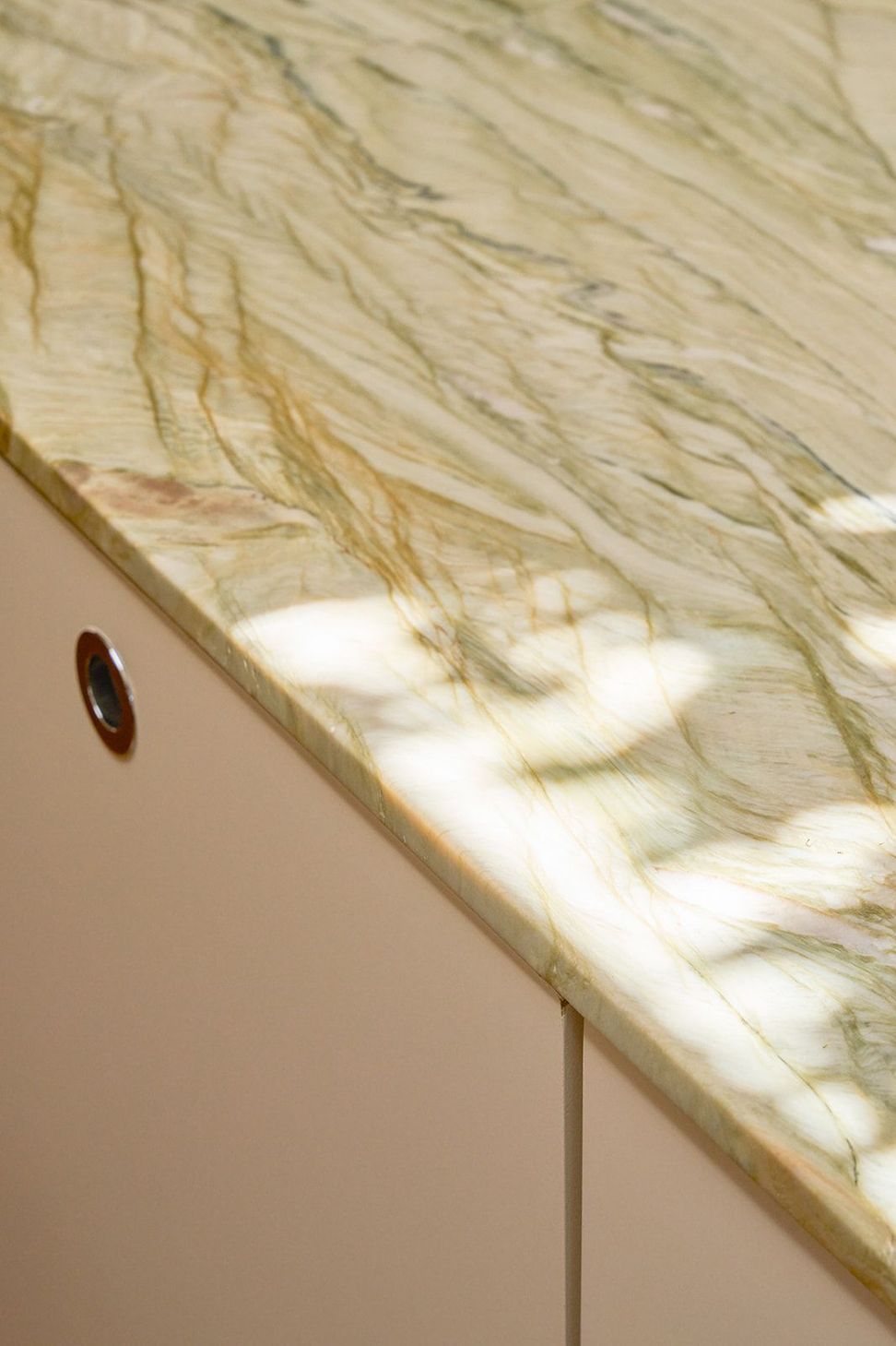brunswick-the-warren-interior-design-mid-century-modern-kitchen-green-marble-countertop-detail-05-v2.jpg