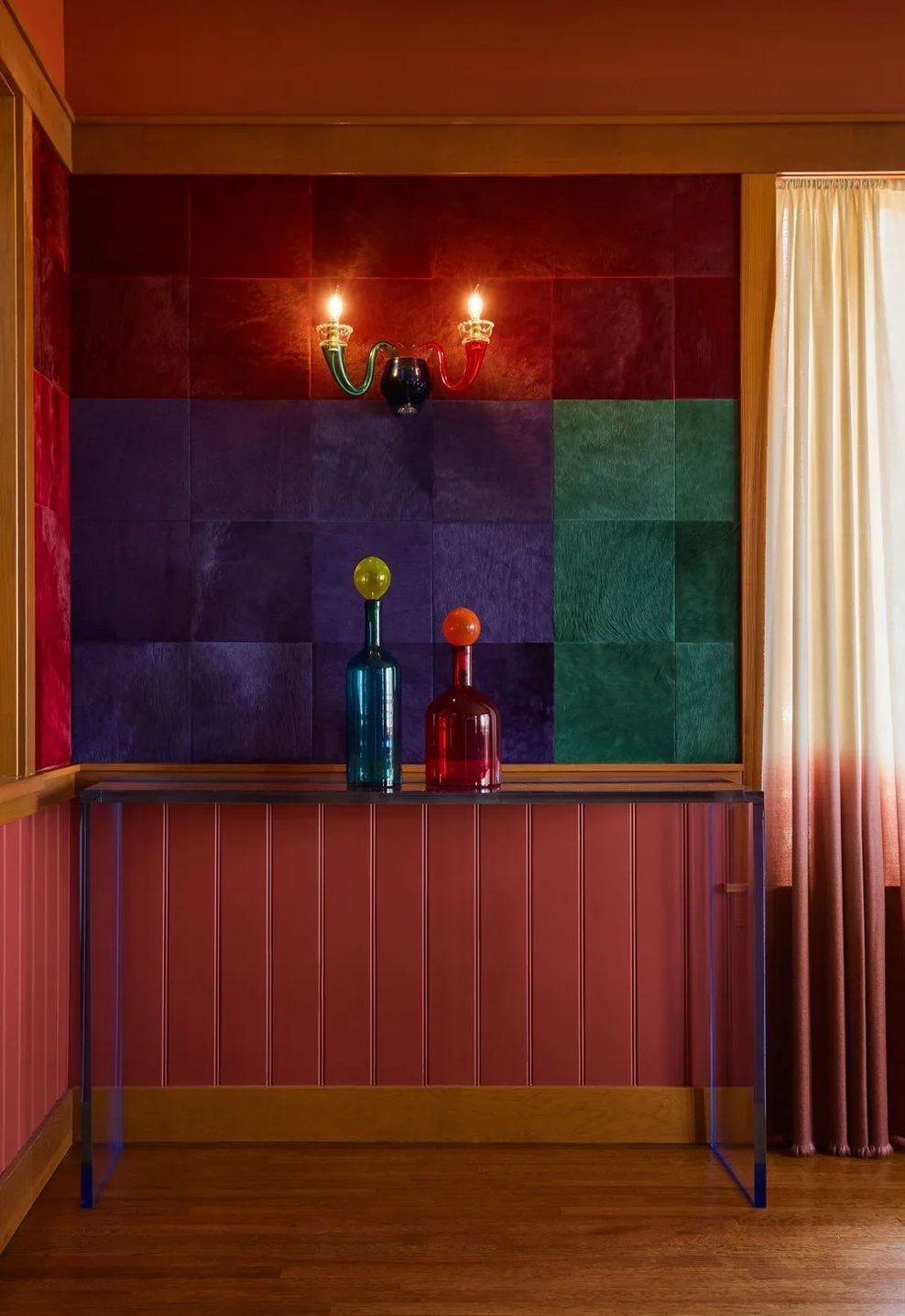 eclectic-interior-color-blocked-wall-acrylic-console-glass-vaseswebp-ap-compressed-v2.jpg