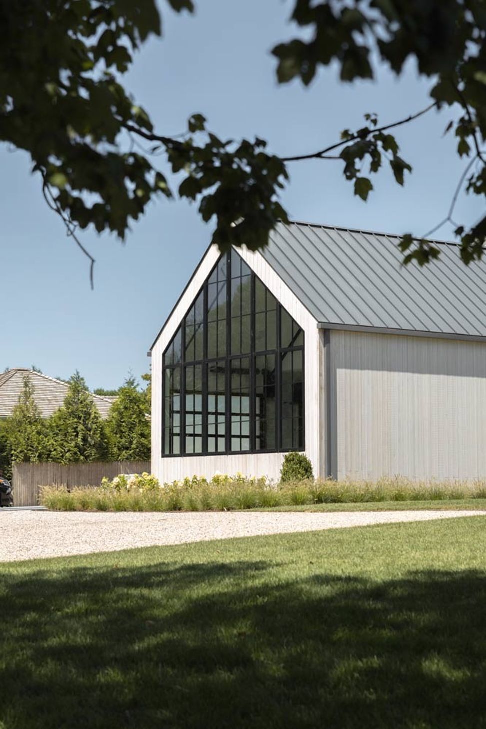 imgi10glass-gable-in-modern-farmhouse-residence-architecture-by-the-up-studio.jpg