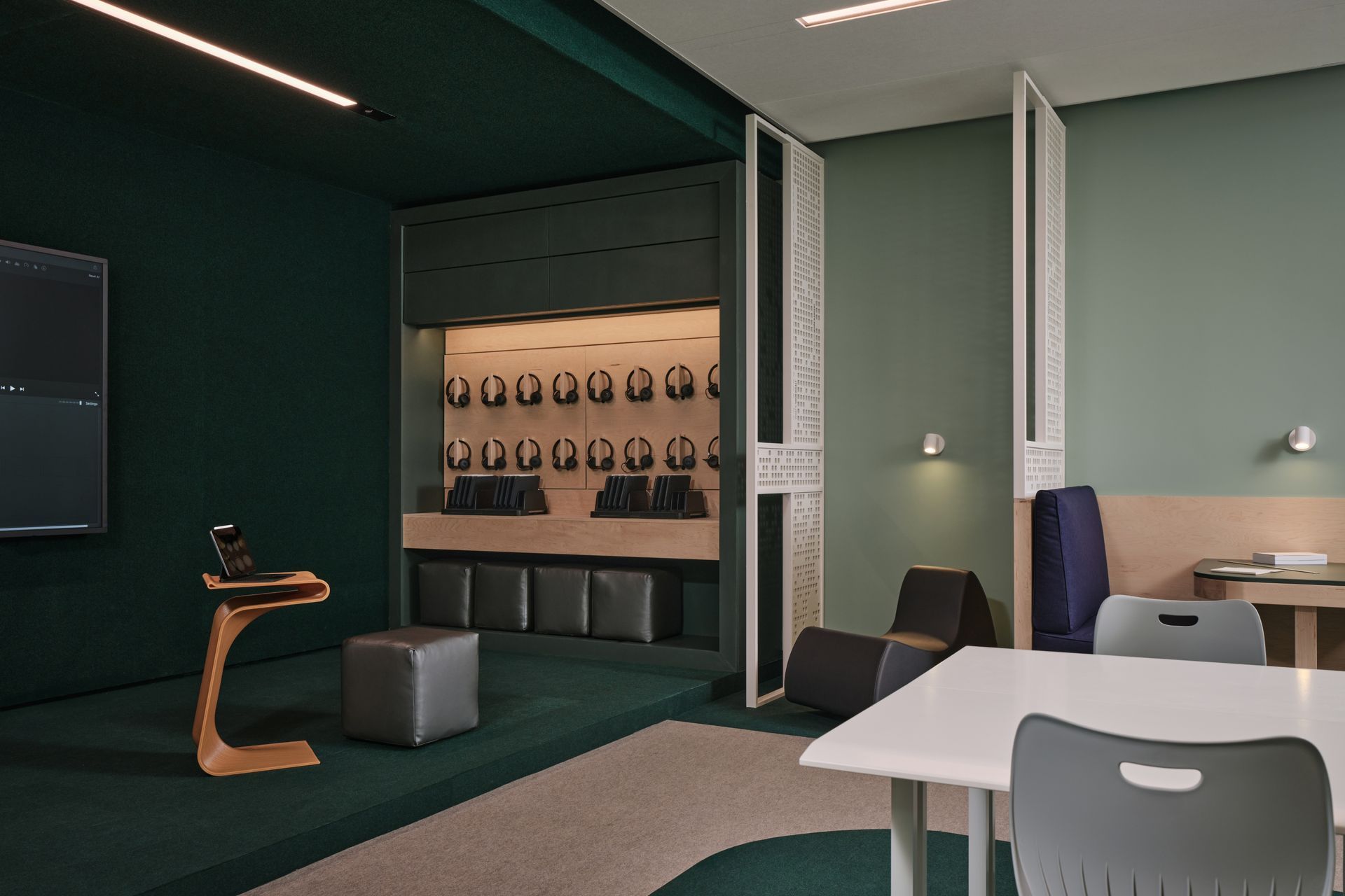 Kurani045-Connected-Classroom09-ap-compressed.jpg