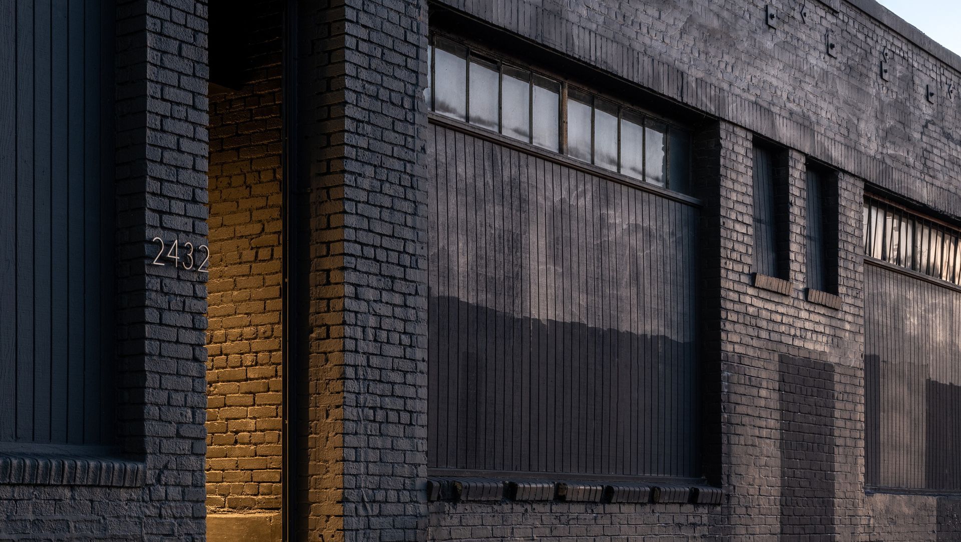 8th St Warehouse banner