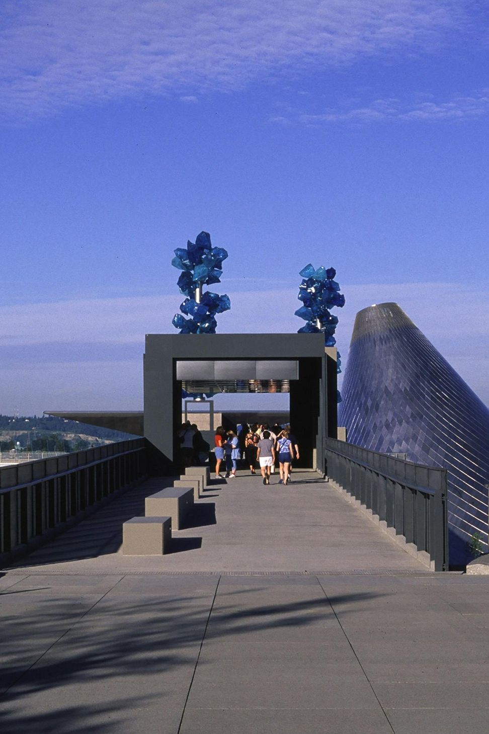 9515-Chihuly-Bridge-of-Glass-XTim-Hursley-V-Approach.jpg
