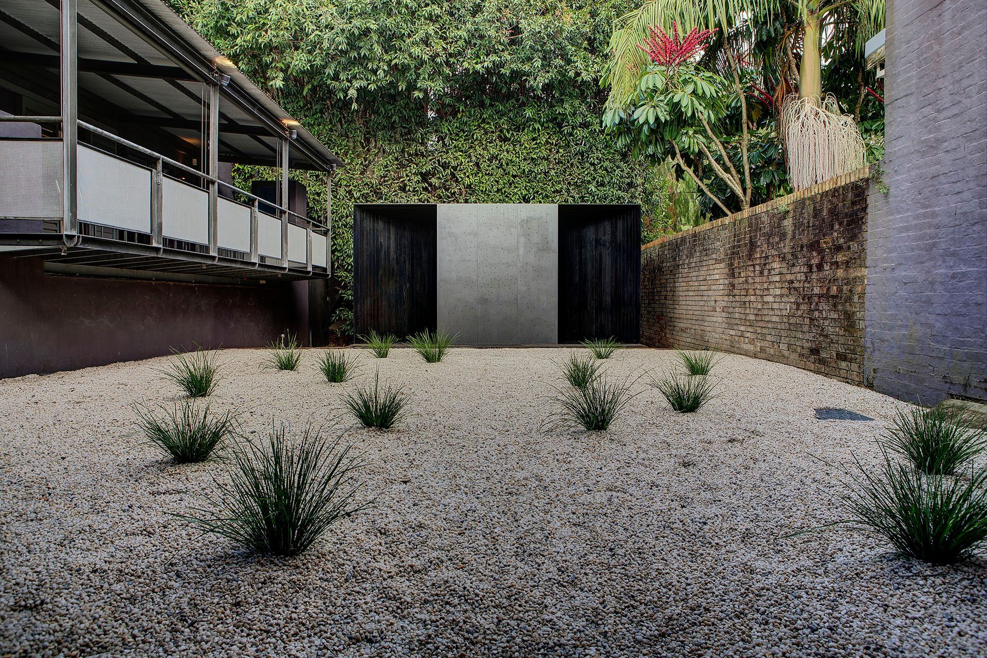 Frontal presentation to courtyard.