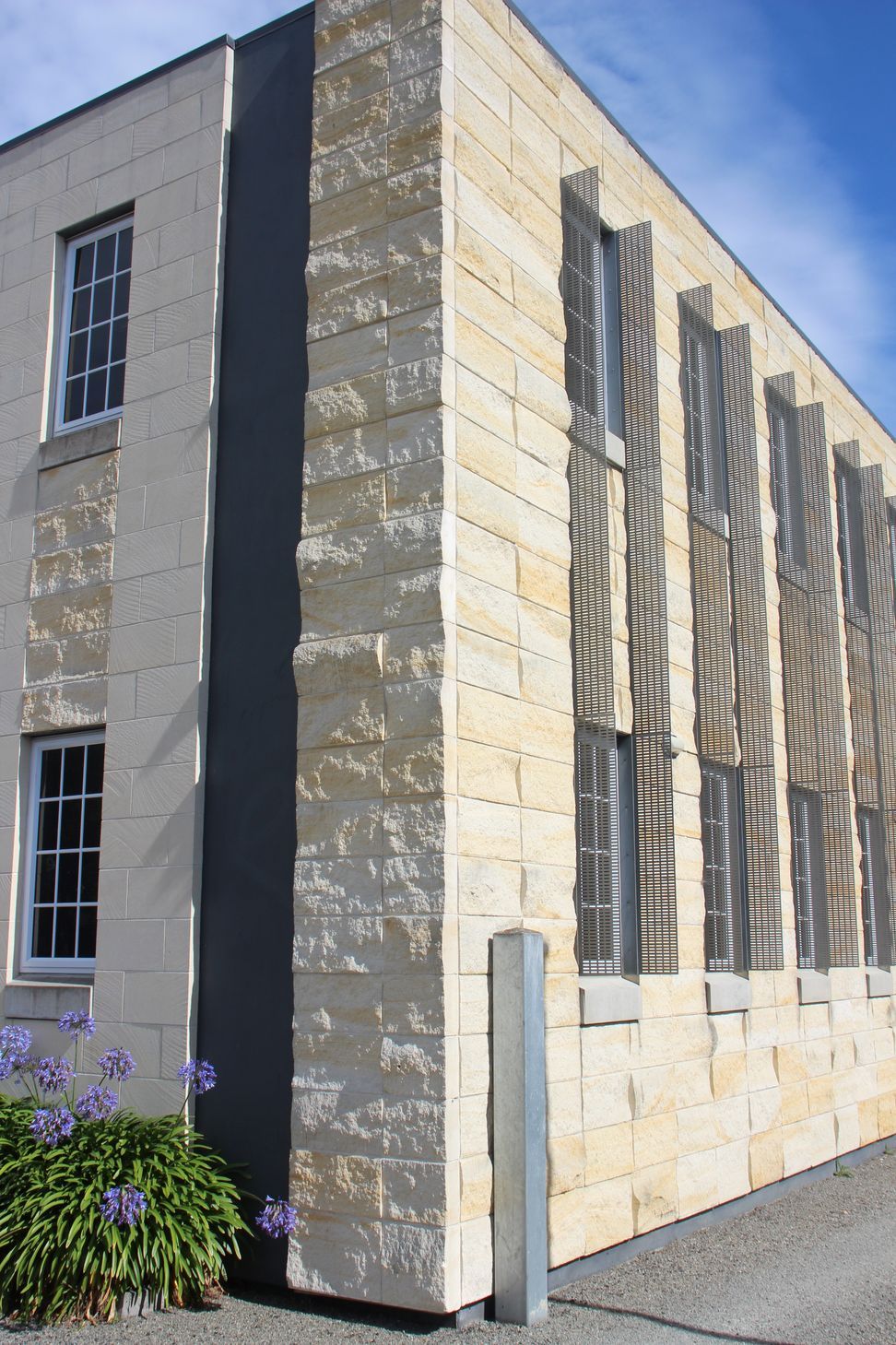 Oamaru-stone-split-limestone-stack-bond-limestone-police-station-16.JPG