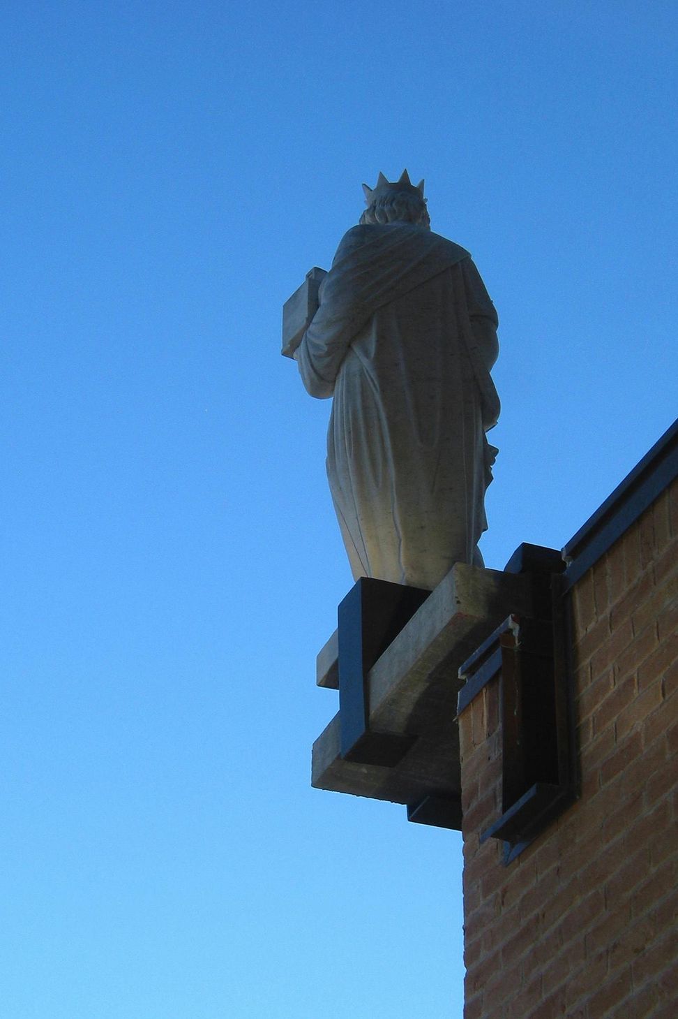 0008-St-Edwards-Trustee-Hall-Tim-Hursley-V-Statue-1-1.jpg