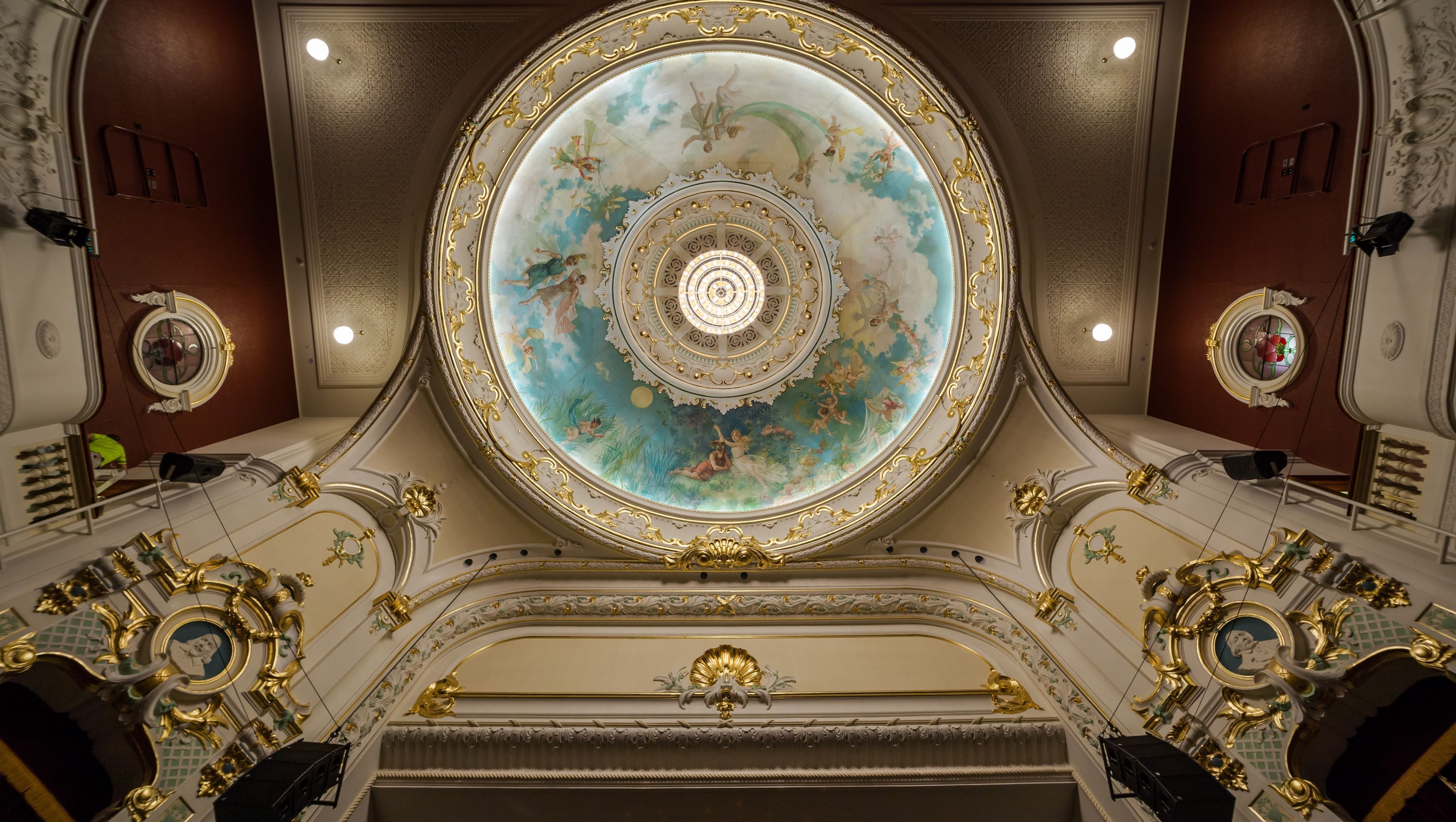 Isaac Theatre Royal
