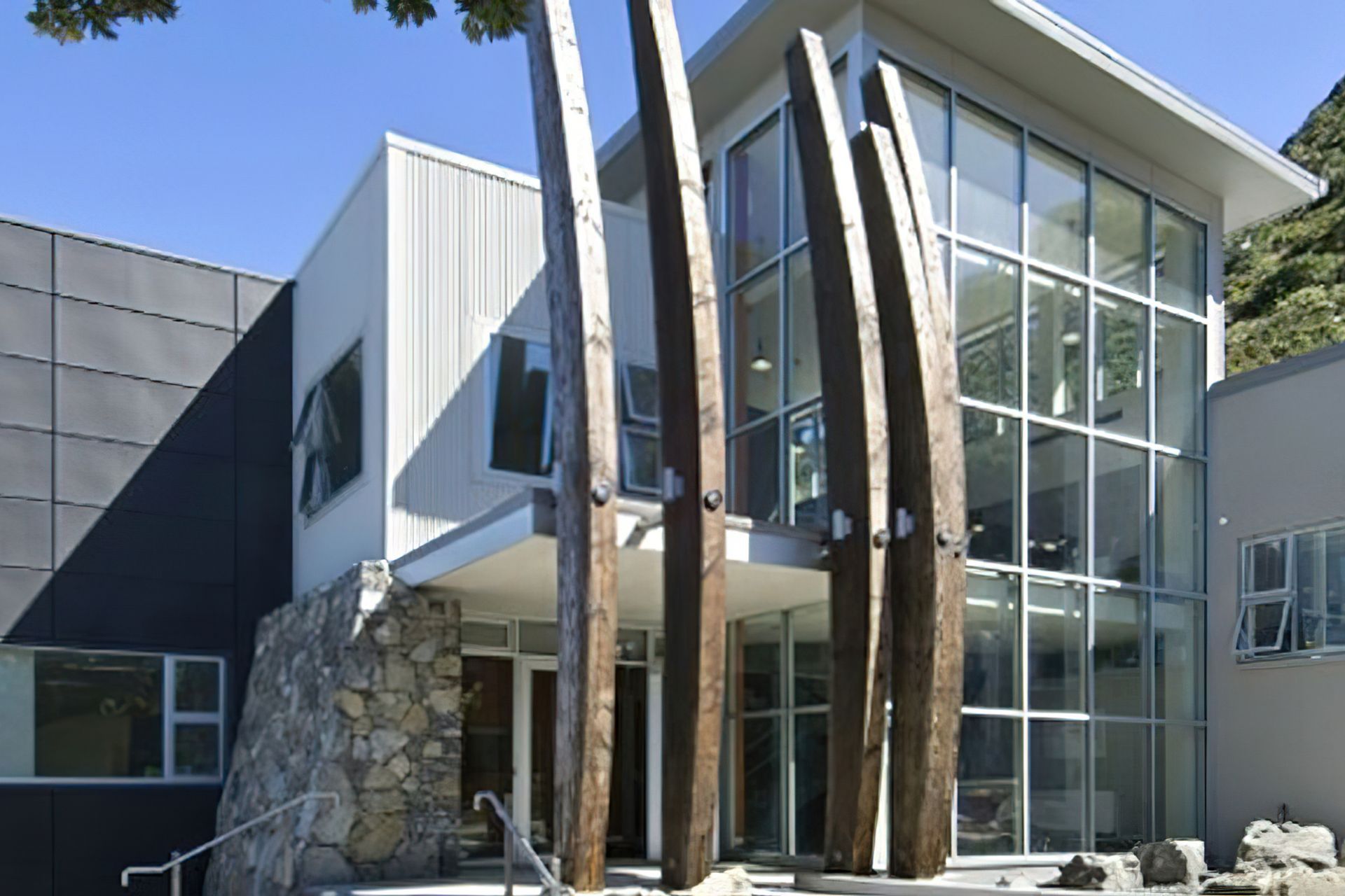 vicrtoria01-front-1.jpg
