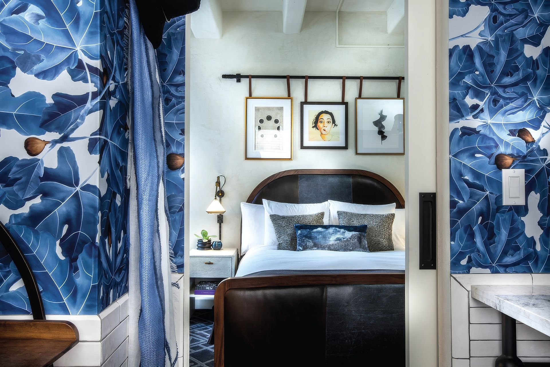 00hotelfig11-upscaled-by-Replicate.jpg