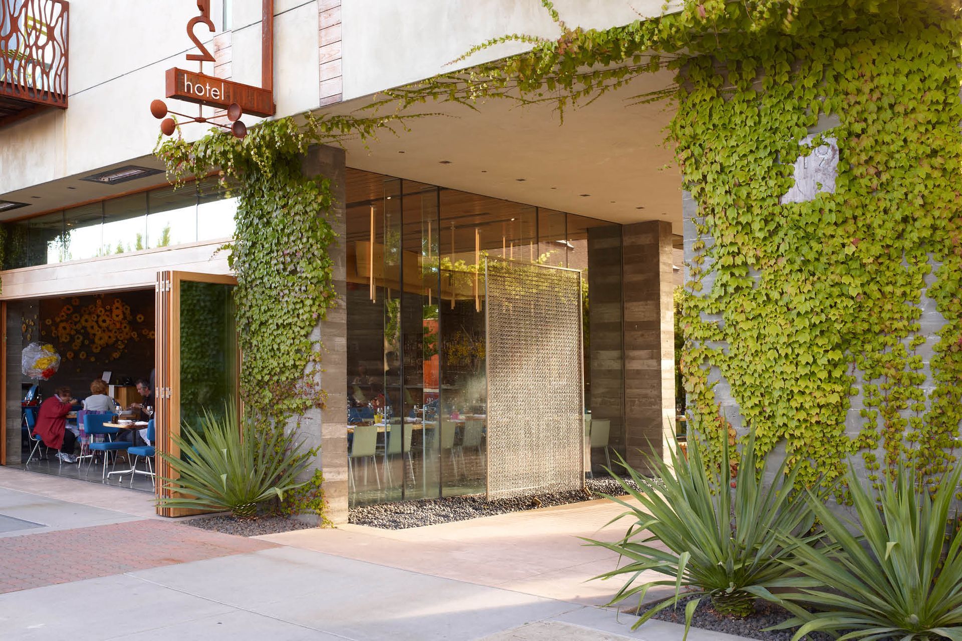 H2Hotel01-v3.jpg