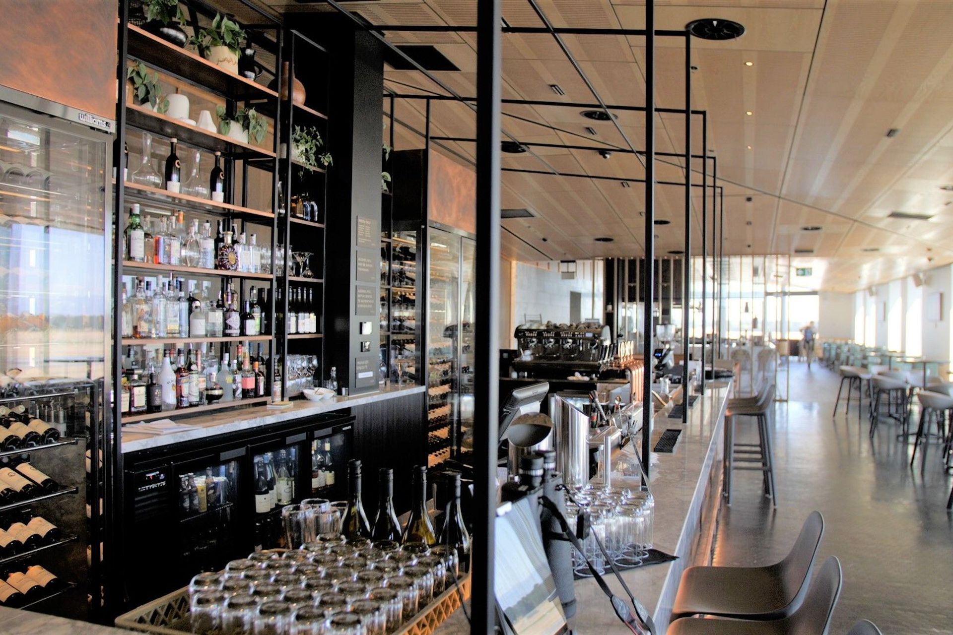 Novotel-Bar.jpg