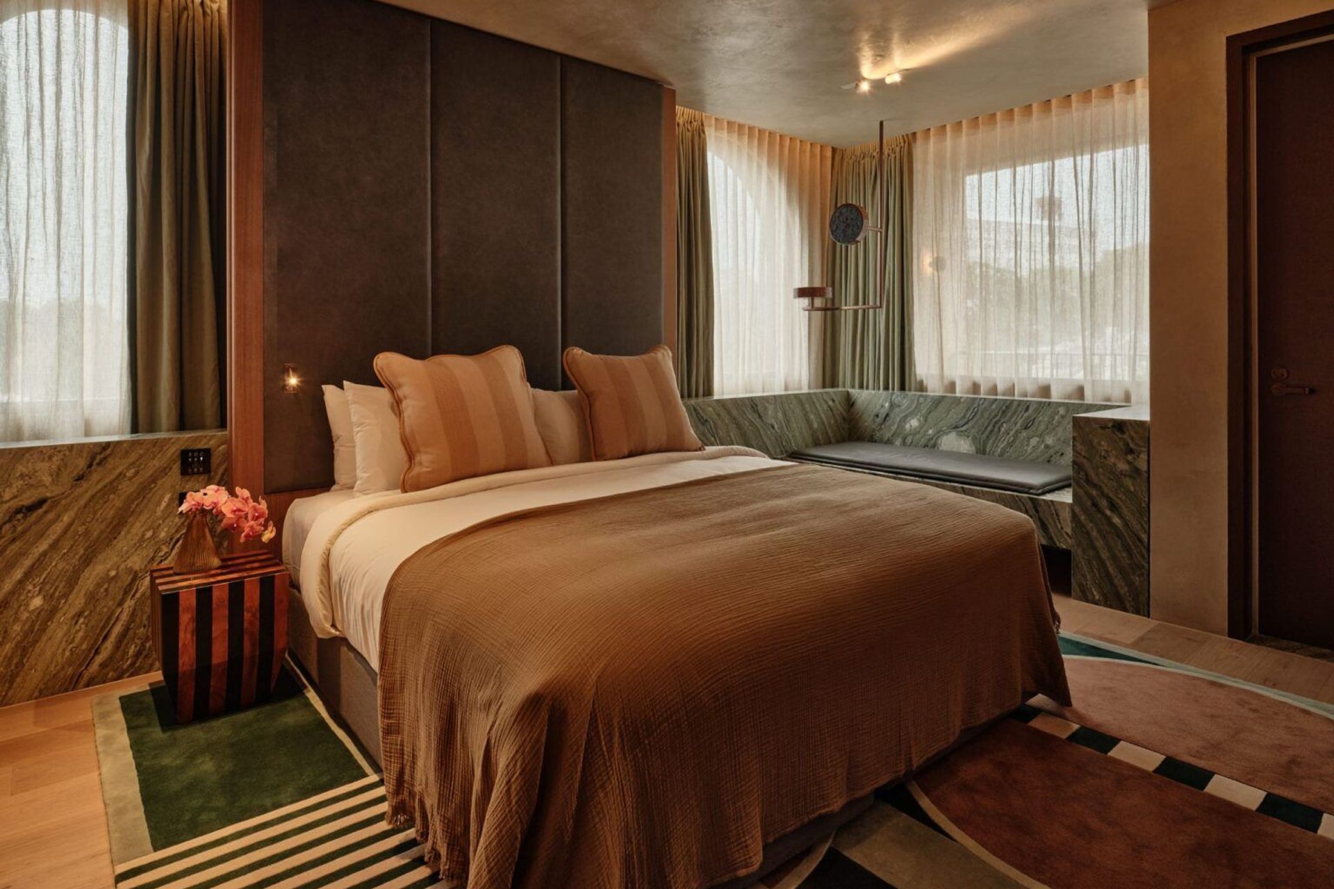 designer-rugs-EVE-HOTELSydney-2-1536x1152.jpg