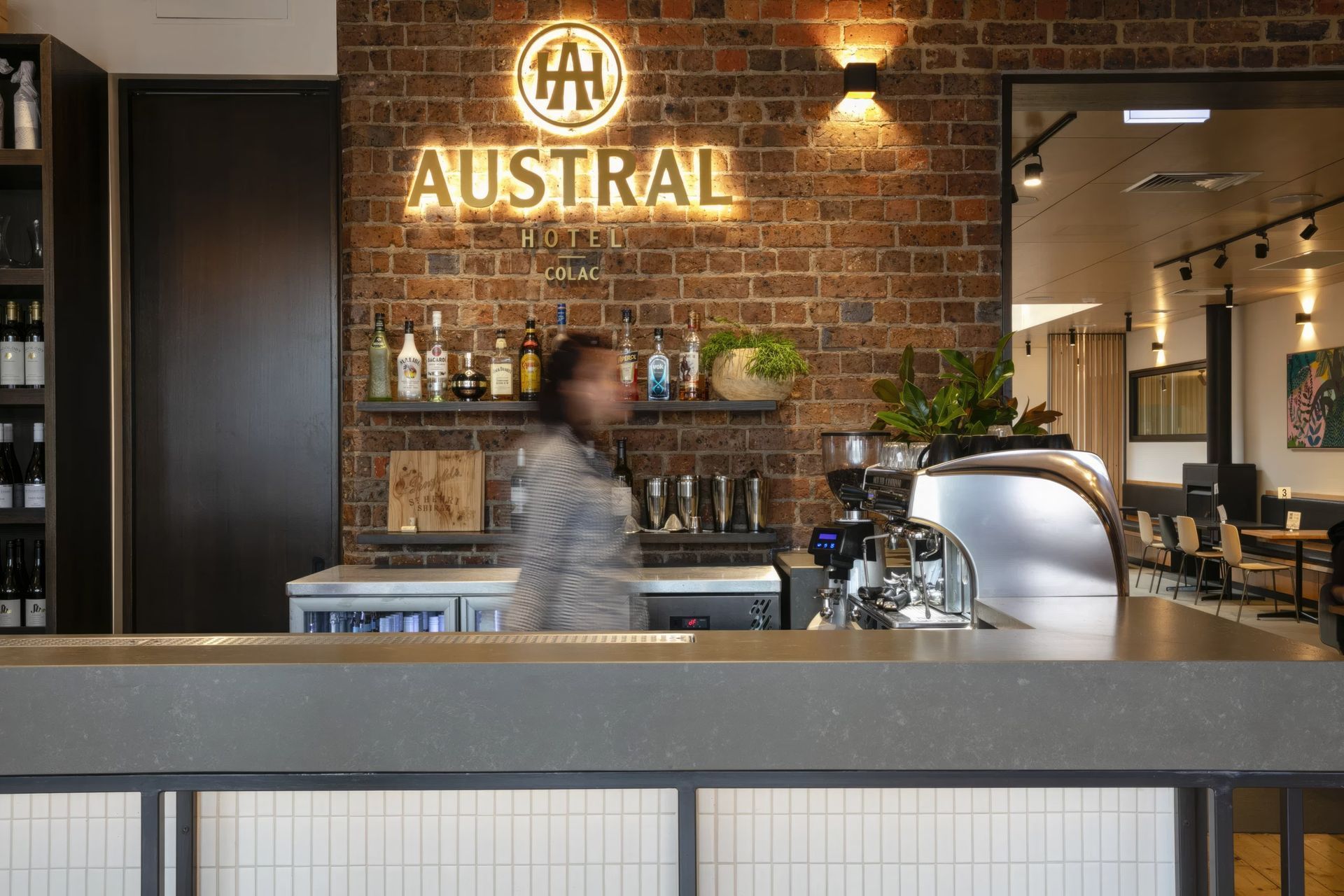 upAustral-hotel-106-scaled-fix-standard-scale-100x.jpg