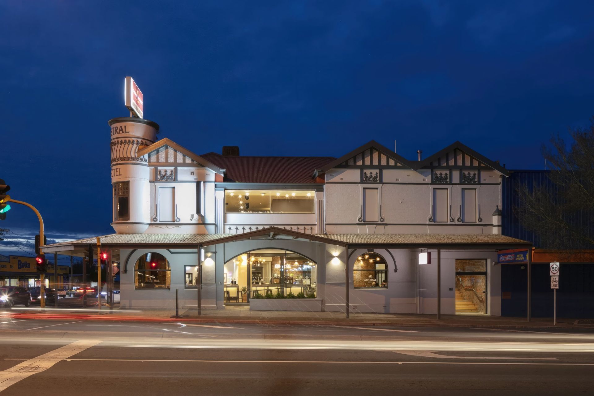 upAustral-hotel-265-scaled-fix-standard-scale-100x.jpg