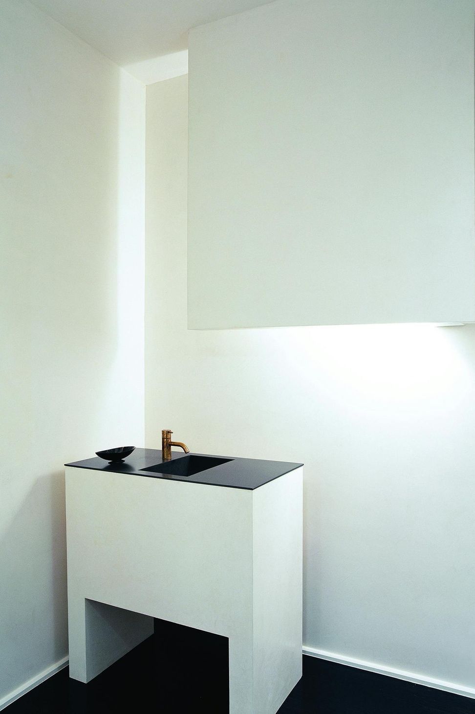 0003-Collectors-House-Art-Gray-V-White-Bath-1-1.jpg