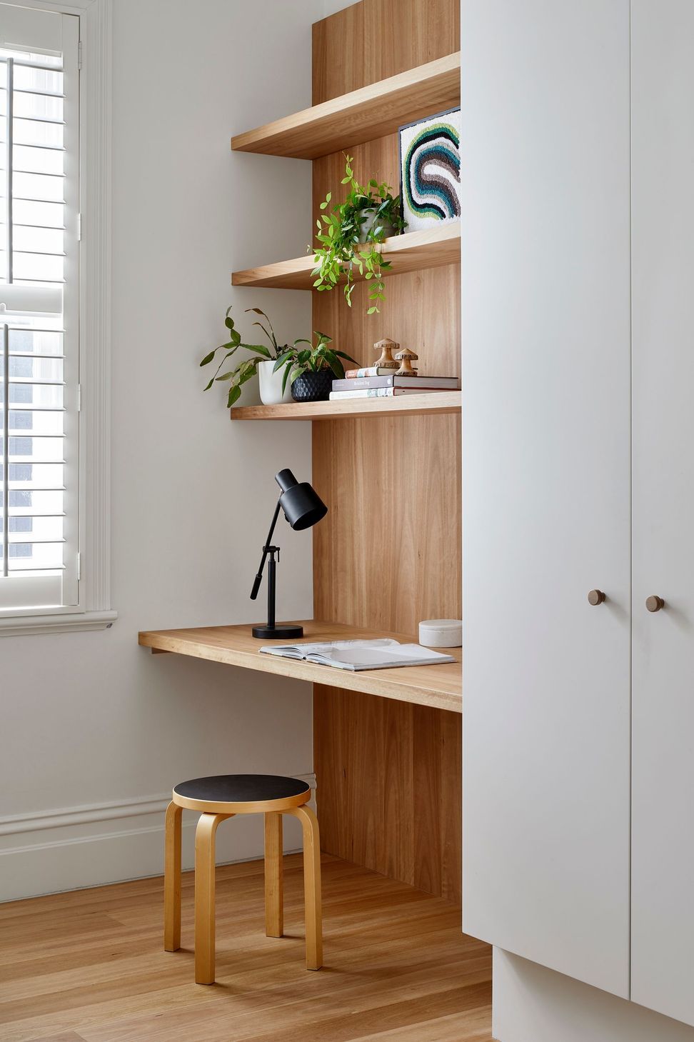 0092-03-bedroom-desk.jpg