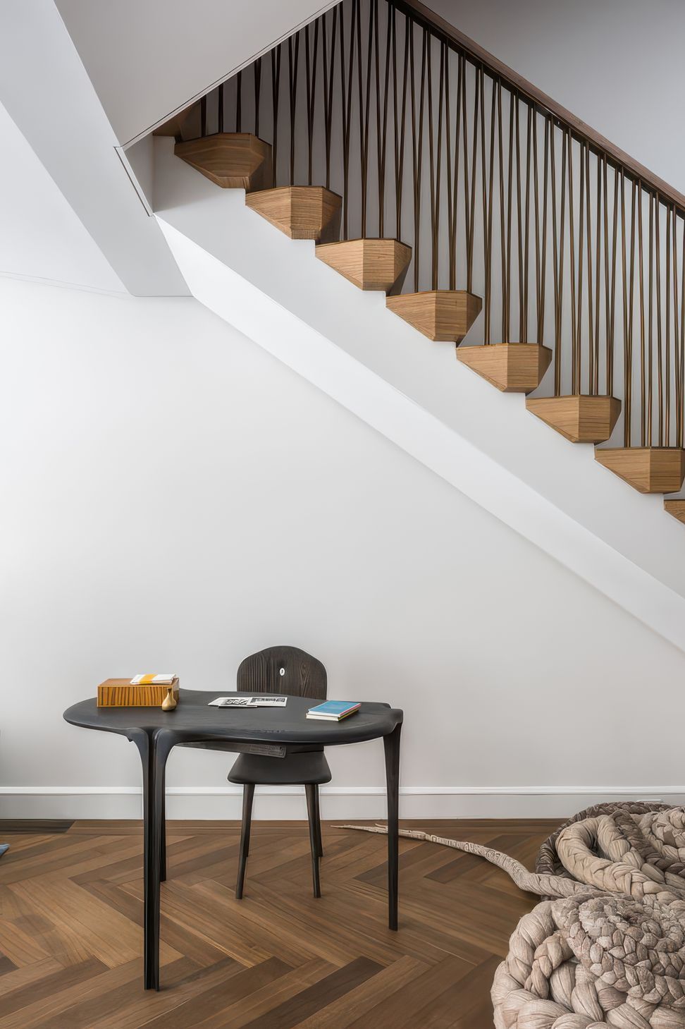 01StairDesk-640x959-gigapixel-standard-v2-4x.jpg
