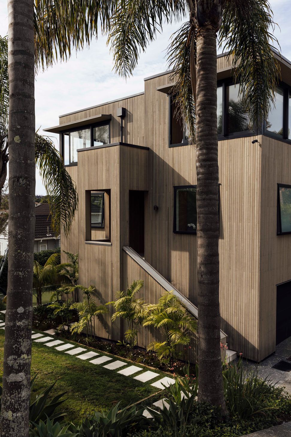 1-Orakei-RenoExterior-AfterDuncan-Innes1-v3.JPG