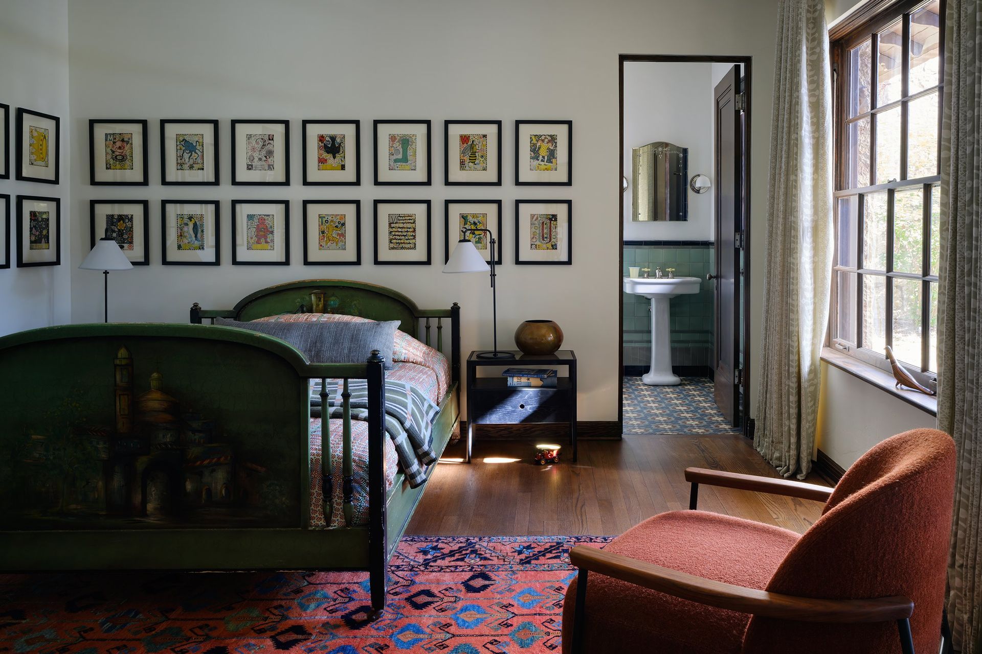 10TexasRanchHouseCuppettKilpatrickArchitectureandInteriorDesignAustinTexasspanish-mexican-colonial-plaster-walls-vintage-furniture-tile-bedroom-bathroom-interior-de.jpg