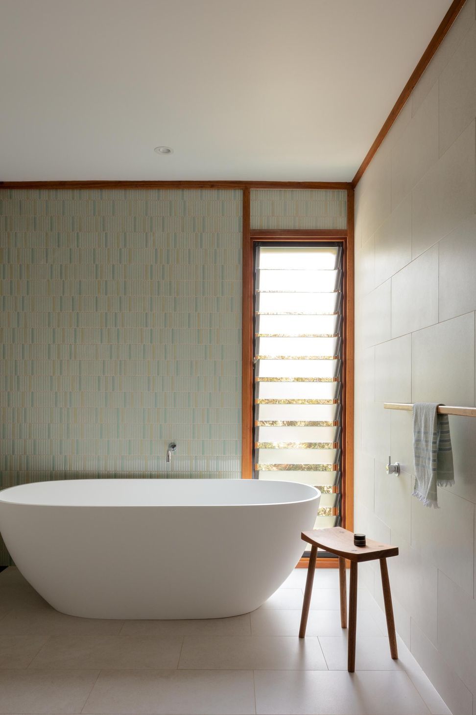11-Matt-Day-Architect-Matt-Day-Bayview-House-Bathroom-Natural-Light.jpg