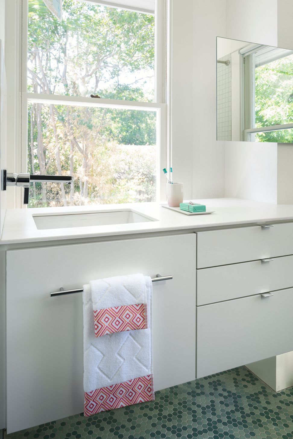 12TransformationinHemphillParkCuppettKilpatrickArchitectureandInteriorDesignaustin-tx-modern-bathroom-hex-tile-greenery-view.jpg