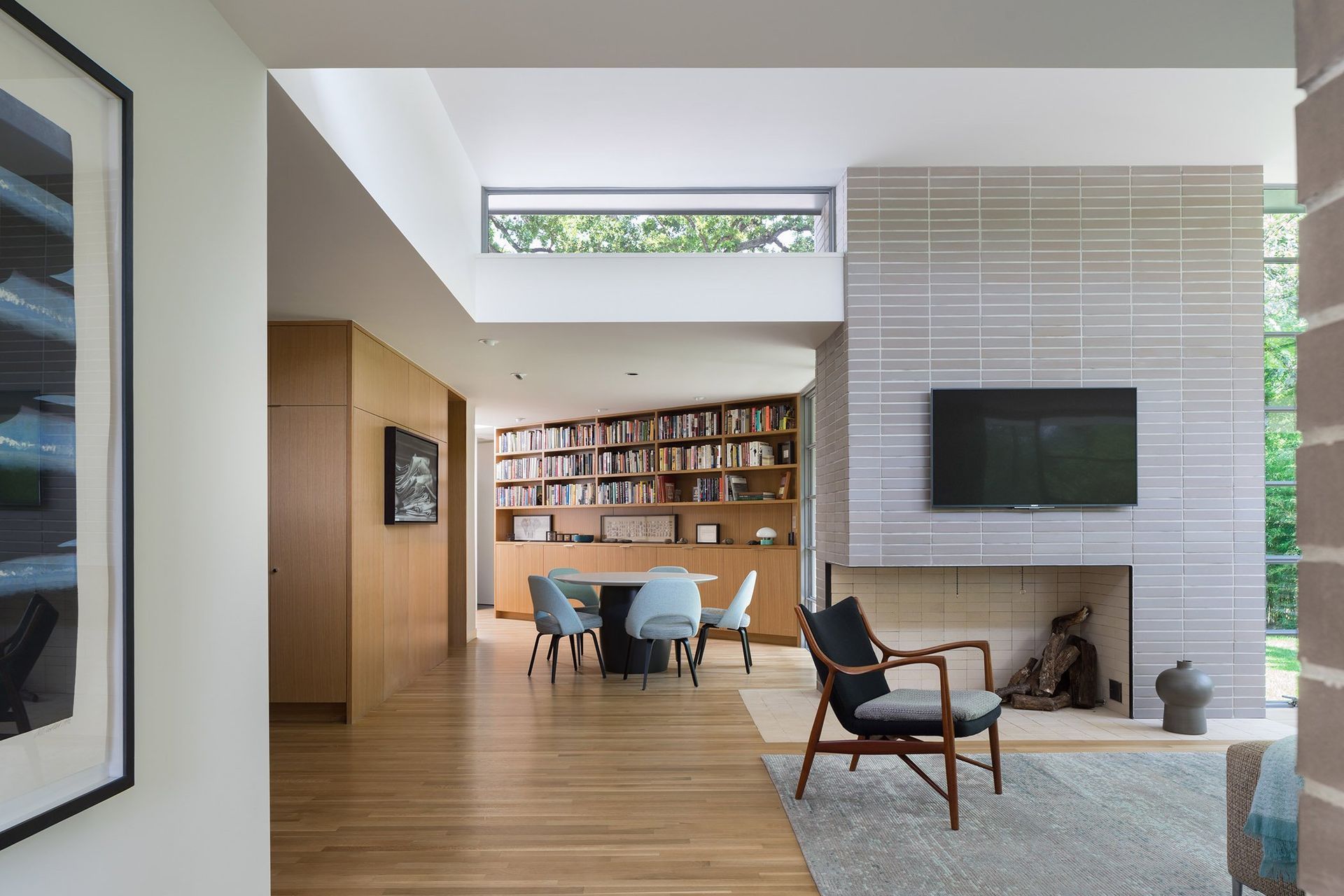 13InwoodPlaceCuppettKilpatrickArchitectureandInteriorDesignmodern-living-room-wood-paneling-gray-brick-fireplace.jpg
