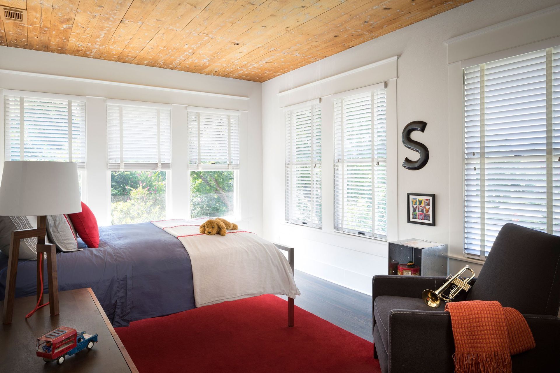 14TransformationinHemphillParkCuppettKilpatrickArchitectureandInteriorDesignaustin-tx-bedroom-shiplap-ceiling-red-interior.jpg