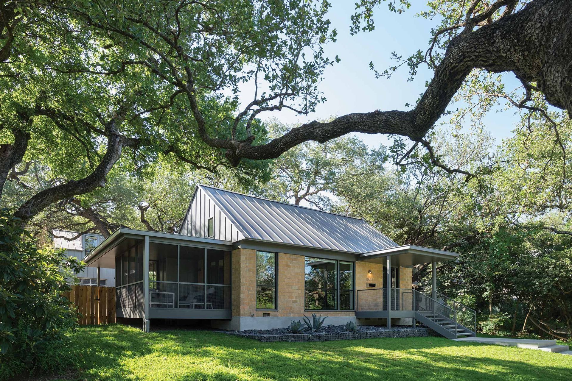 1LittleStacyParkCuppettKilpatrickArchitectureandInteriorDesignaustin-tx-renovation-modern-screened-porch-stone-landscape.jpg